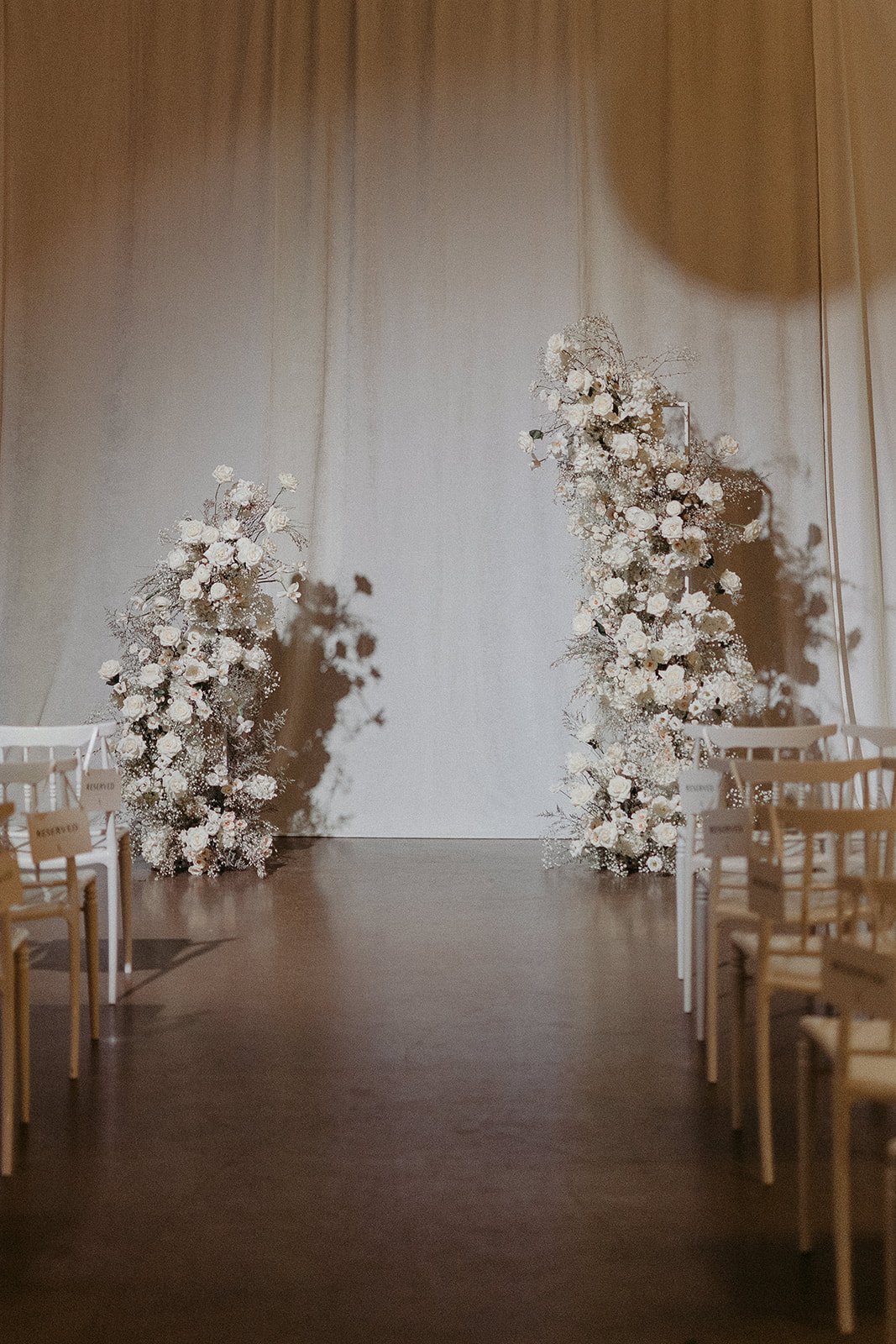 toronto-wedding-ceremony-allwhite-whiteflorals.jpg