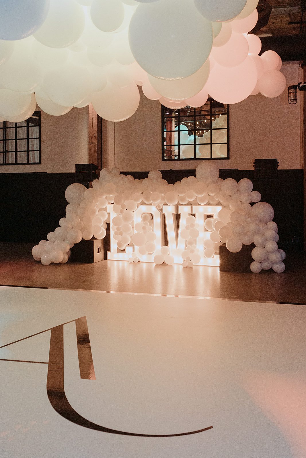 wedding-dancefloor-allwhite-balloons-toronto.jpg
