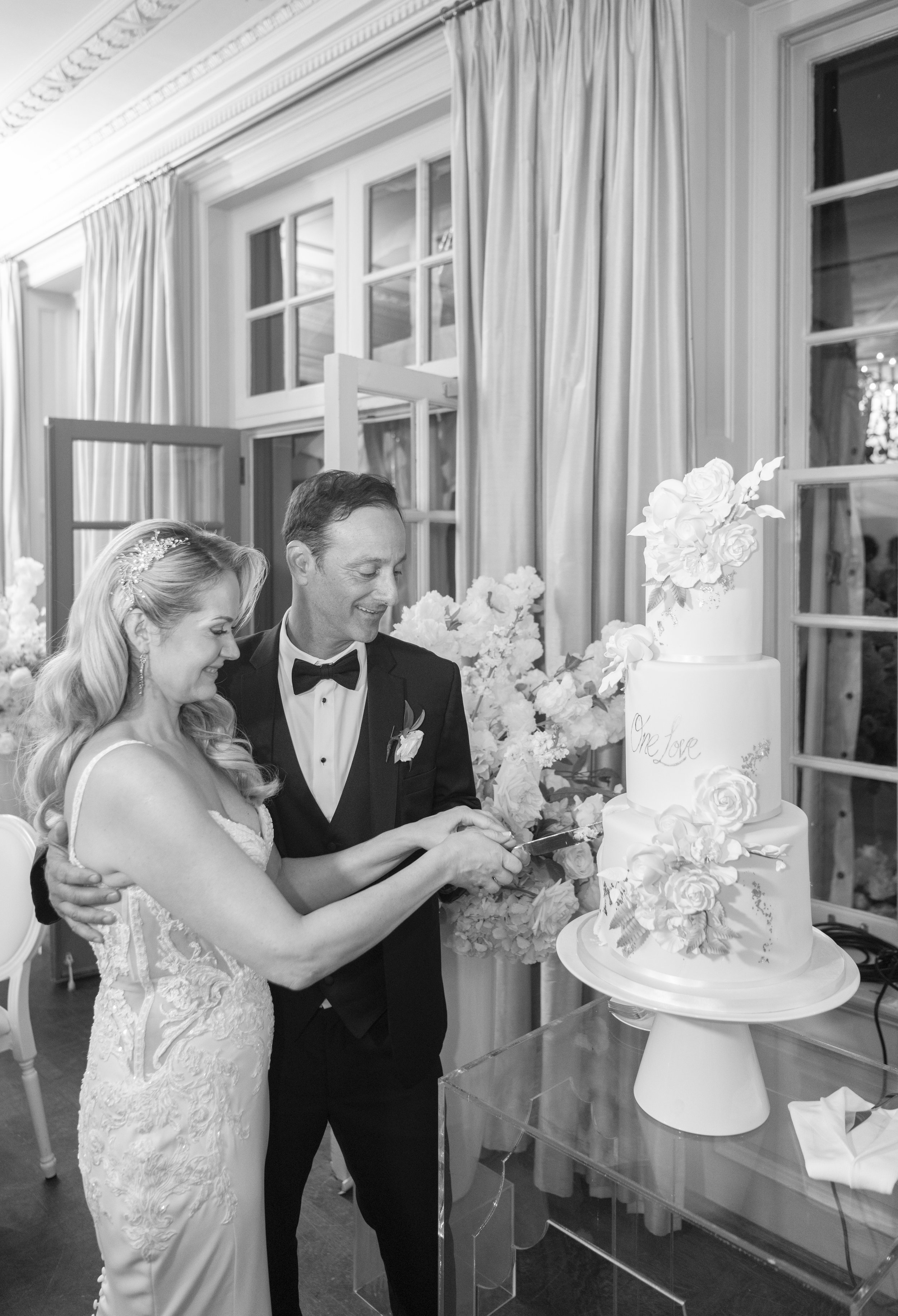 2025 Wedding Cake & Dessert Trends: Alternatives, Private Cake Cutting, and Statement Cakes
