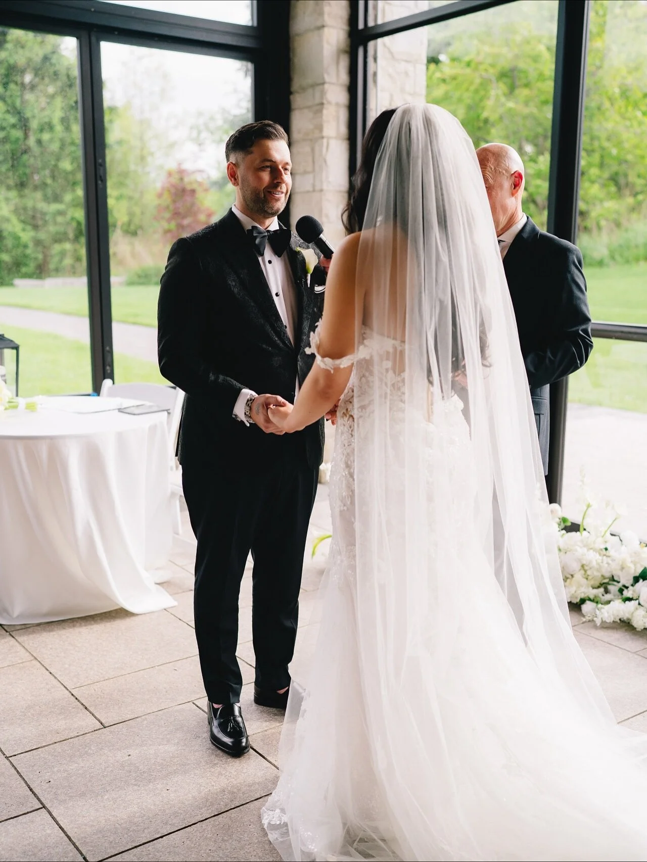 𝐓𝐡𝐞 𝐂𝐞𝐫𝐞𝐦𝐨𝐧𝐲 𝐃𝐞𝐭𝐚𝐢𝐥𝐬 𝐍𝐨 𝐎𝐧𝐞 𝐓𝐞𝐥𝐥𝐬 𝐘𝐨𝐮 𝐀𝐛𝐨𝐮𝐭:

𝐆𝐮𝐞𝐬𝐭 𝐜𝐨𝐦𝐟𝐨𝐫𝐭 𝐬𝐞𝐭𝐮𝐩
 &rarr; Water bottles at the entrance
 &rarr; Shade that doesn&rsquo;t block views
 &rarr; A restroom route that bypasses the cerem