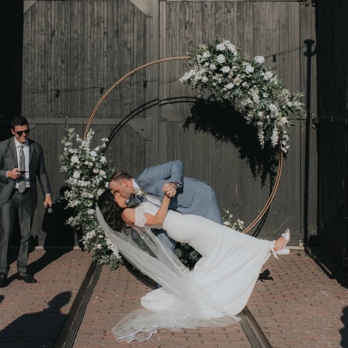 Some wedding days just stay with us.✨

A huge thank-you to the incredible team who brought this celebration at @steamwhistlebrewing  to life. @bloomberry.and.co  transformed the space with beautiful, intentional florals, @whitecanvasphoto  captured e