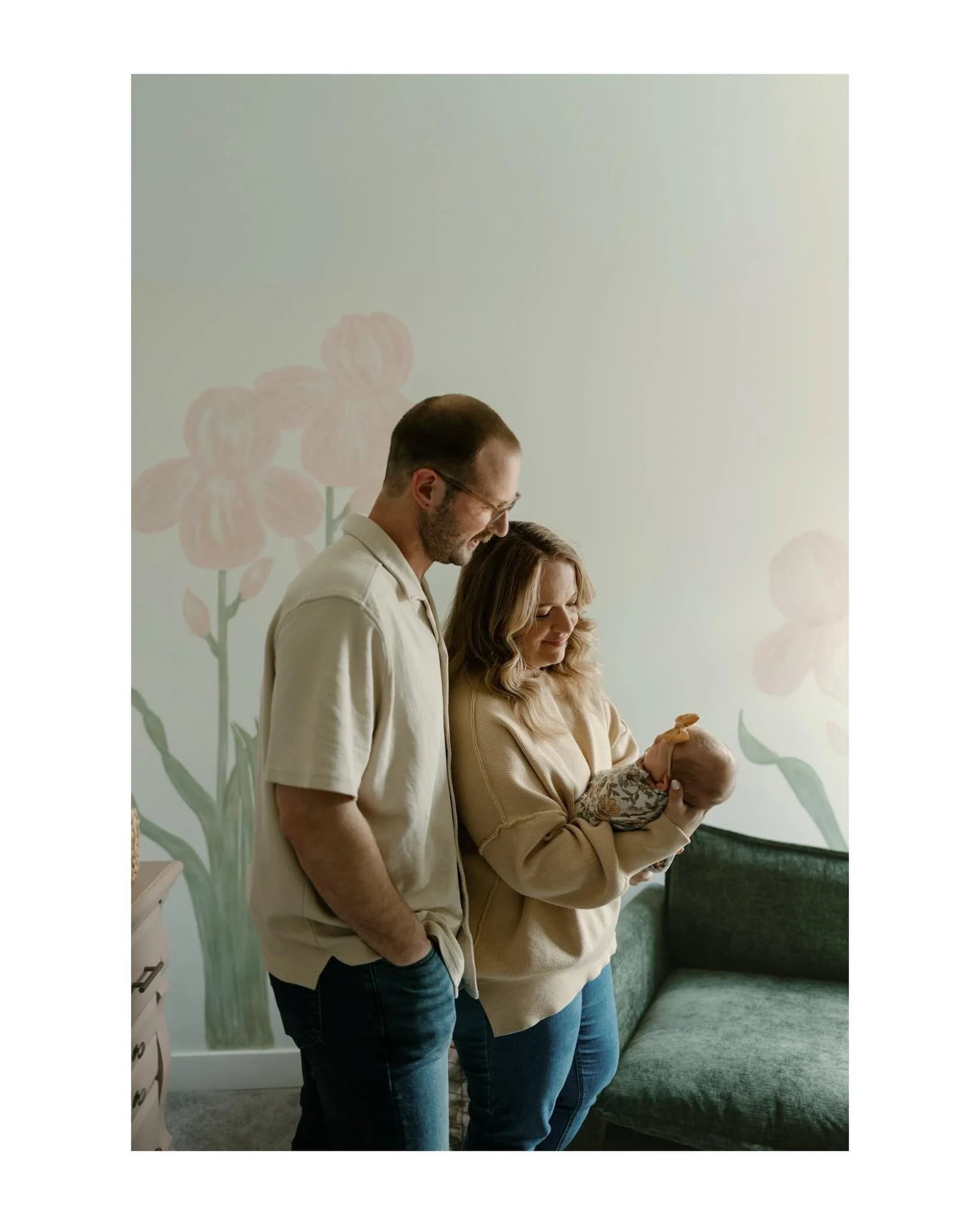 In home sessions are some of my very favorites! So cozy and sweet always. 

Loved getting to capture baby Iris with all her biggest fans 💕🥹