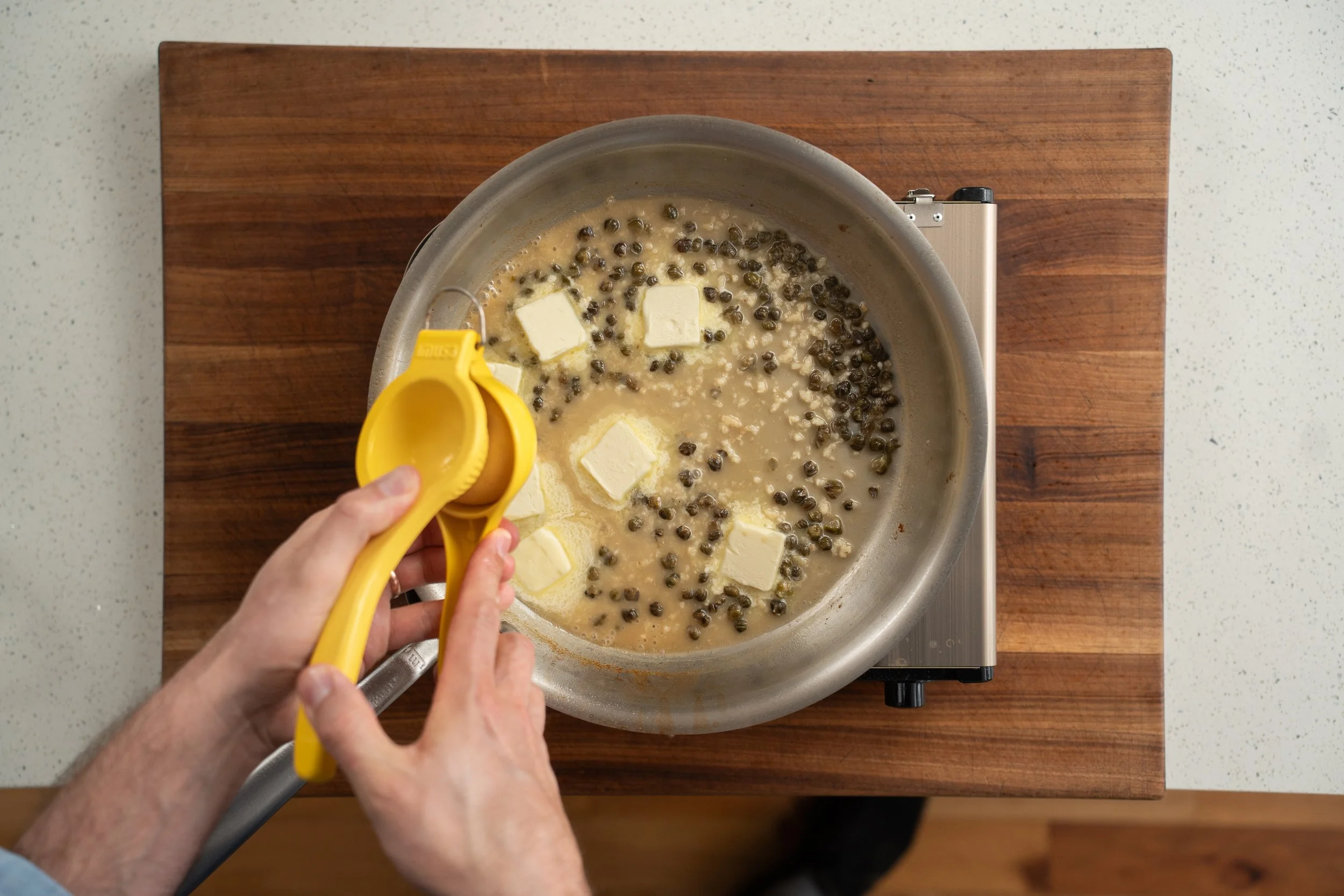 adding lemon juice to white wine butter sauce