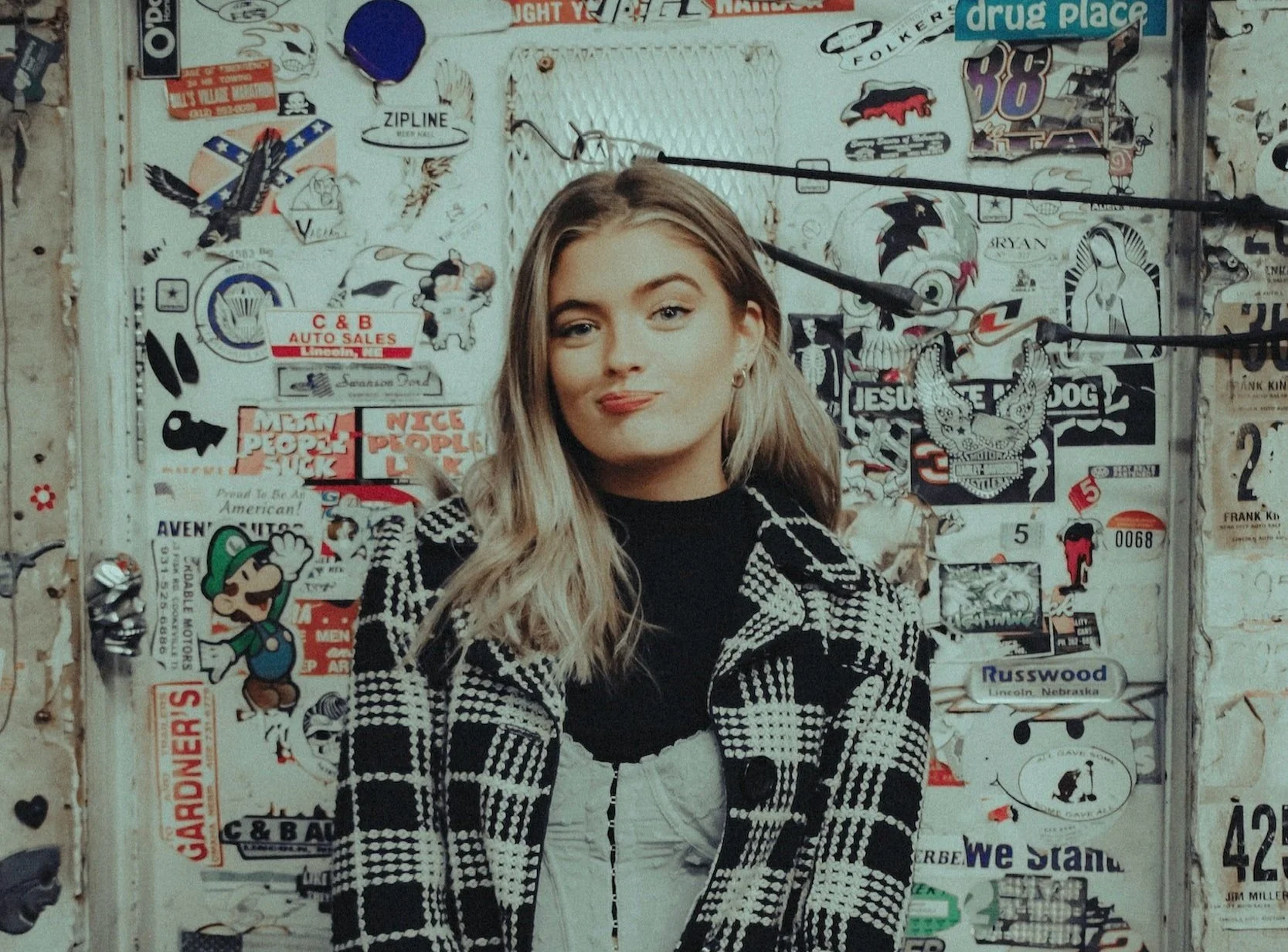 Blogs are not dead. People still read blogs. Here are 10 reasons why you should write a blog for your small business.