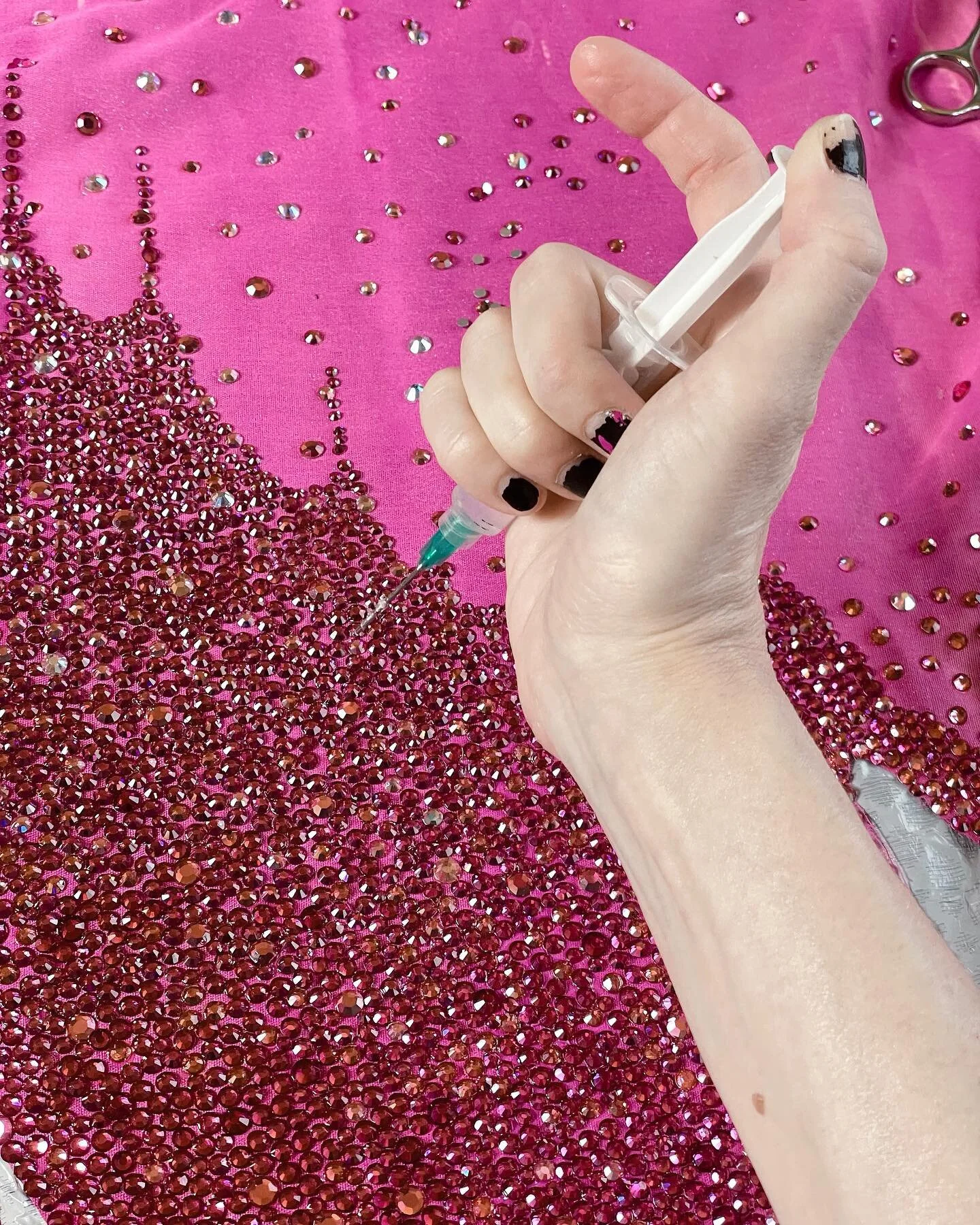 A glorious syringe: The only civilized way to adhere crystals to anything ever.

🥄