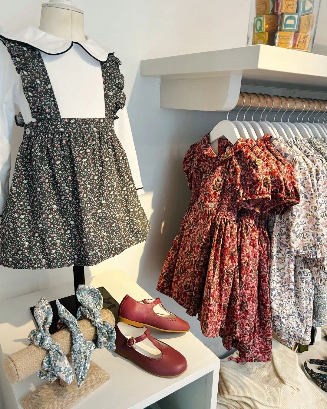 I'm so thrilled with the final result of the @poppy.stores x @lacoquetakids partnership! Both teams worked incredibly hard on the events, marketing, and build outs of the three shop-in-shops.
I was brought in for email marketing and social media ads,