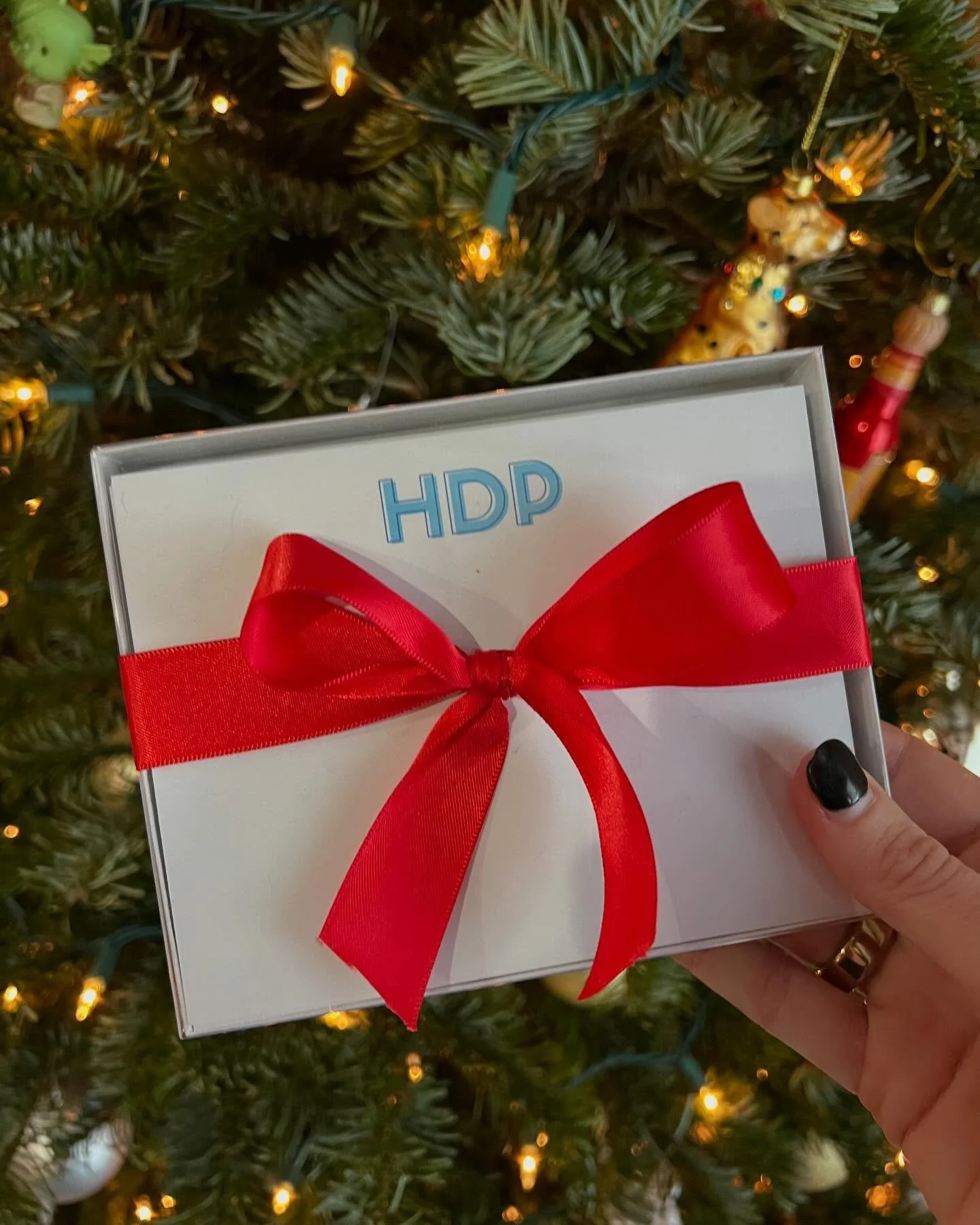 1️⃣ ONE day left to order stationery receive by Christmas! We might be biased, but a personalized gift just means more 🎁 

Place your order by EOD 12/14 to guarantee delivery by Christmas 🎄