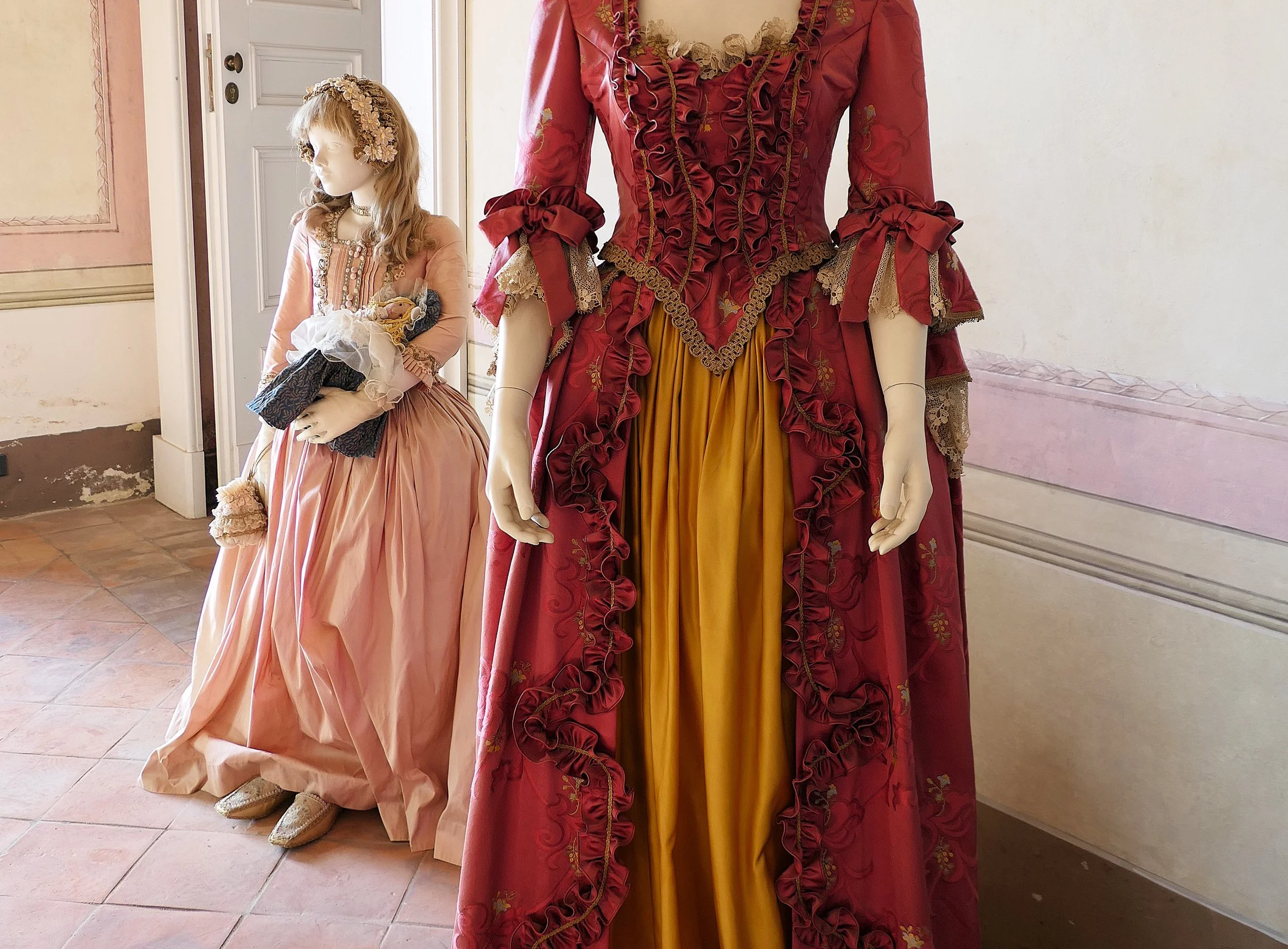 THE SILKWORMS OF SAN LEUCIO