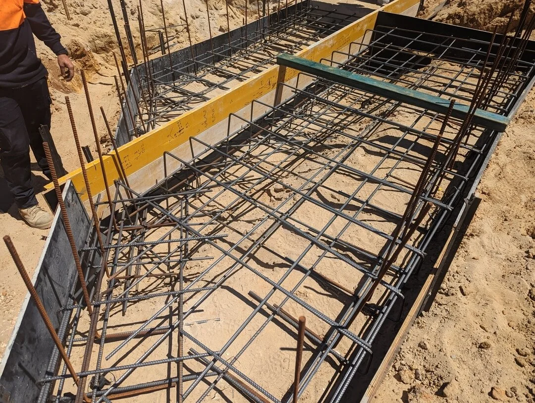 Steel, concrete and cavity fill brick work! ⁣
Yes this type of work is a big change from our stone and cobble work. It definitely has its own challenges as well. 
Completing these high-spec walls from start to finish gives Cortez an edge, providing h