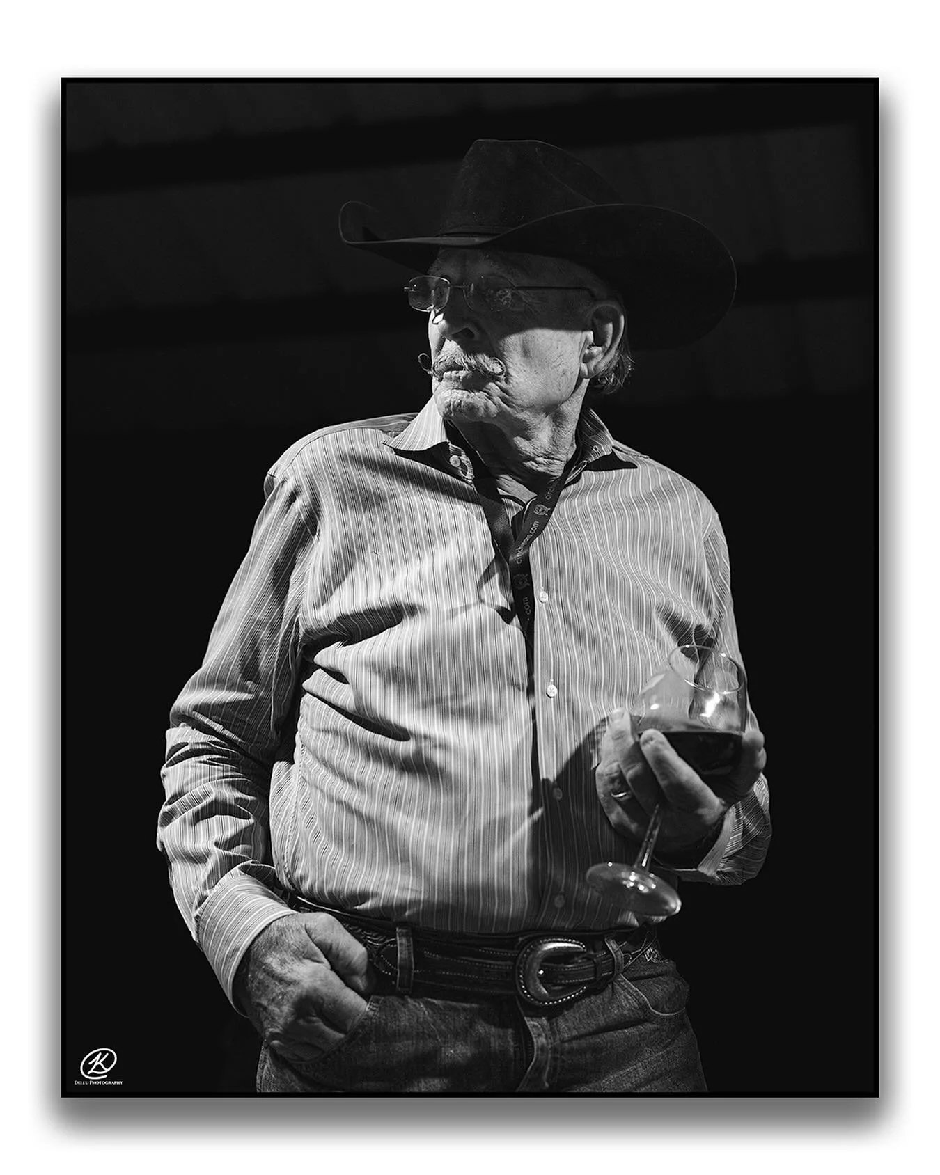 Kenny may be a legendary horse trainer but we may need to work on his modeling skills 😂 glad to see him back up and going! @nancyeppers