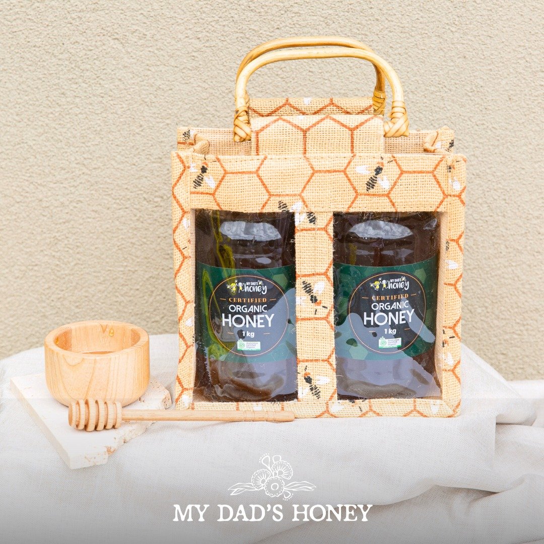 Mother's Day is coming up. If you're looking for last-minute gift ideas, we have honey hampers at the River Boat Kiosk, Echuca.🎁😍

Available in 2-pack 1kg organic honey and 3-pack 500g honey.🍯
We also have organic honeycomb, beeswax, and more!🐝

