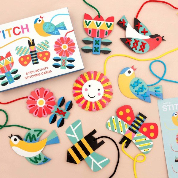 rex-london-wunderschoene-geschenke-spielsachen-accessoires-28290_Cardboard-learn-to-stitch-activity_SL_1_600x600.jpg