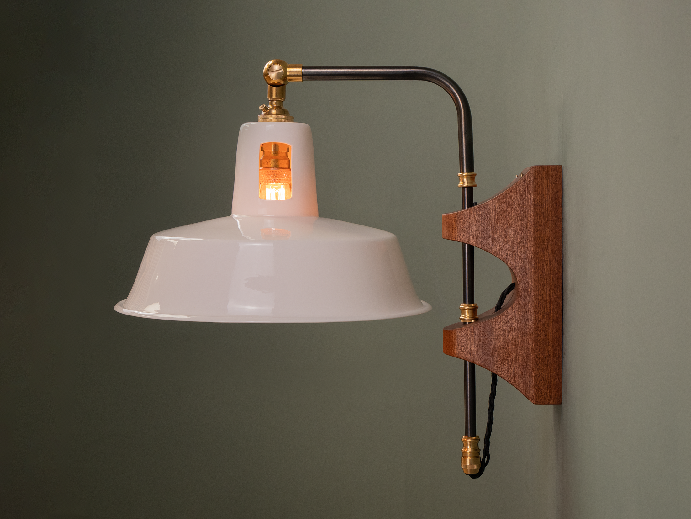 Wrackham wall light side.png