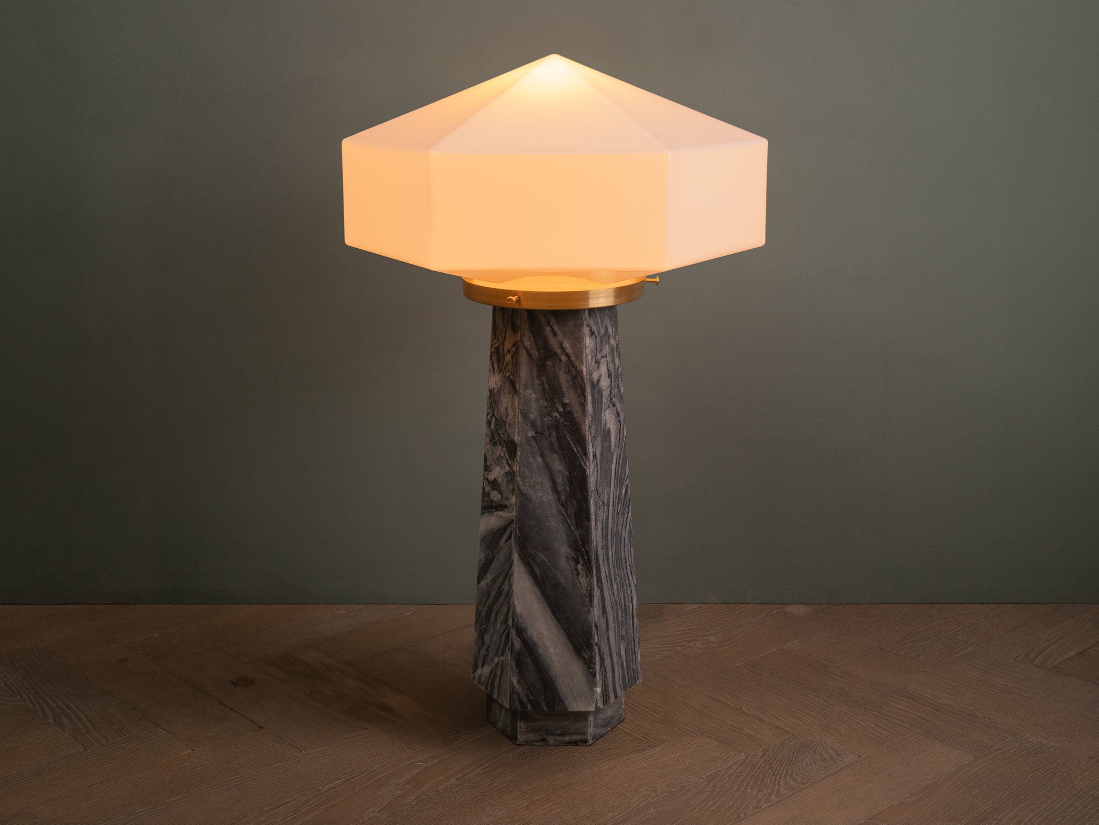 Seamore bar lamp black carrara on.png