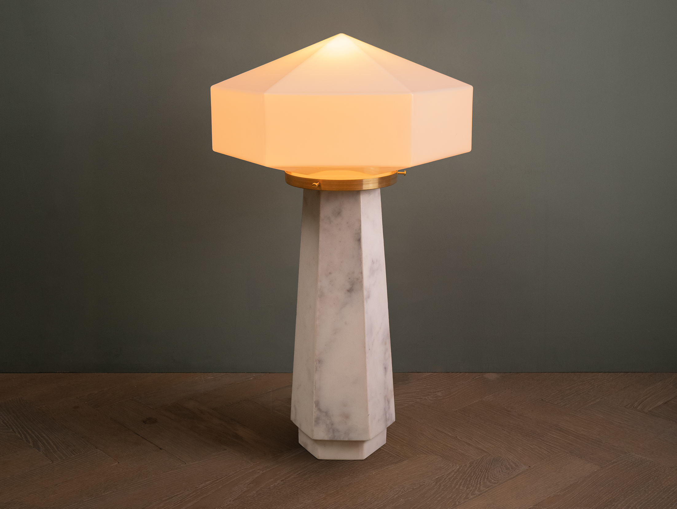 Seamore bar lamp white carrara on.png