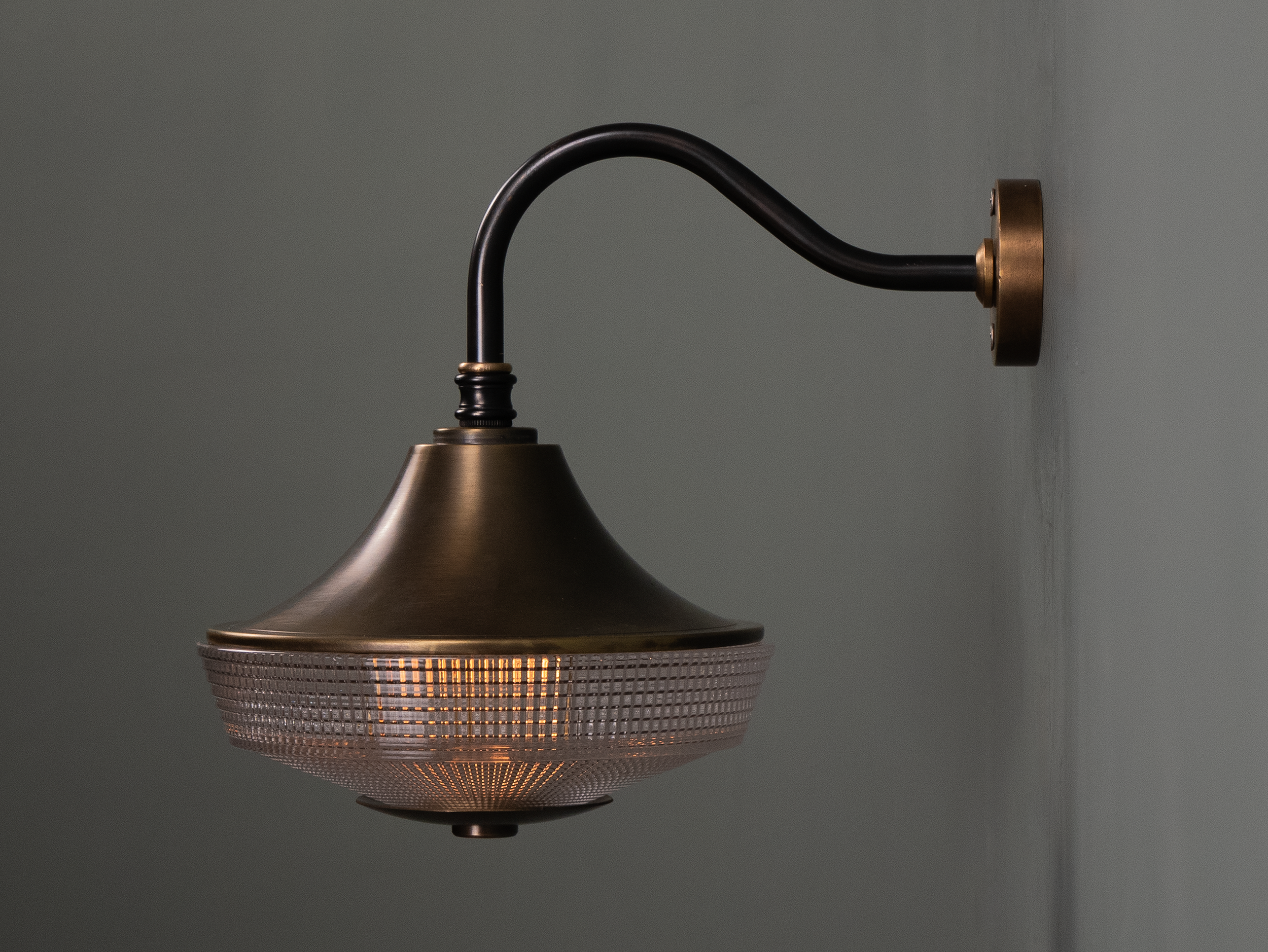 canterbury wall light side.png