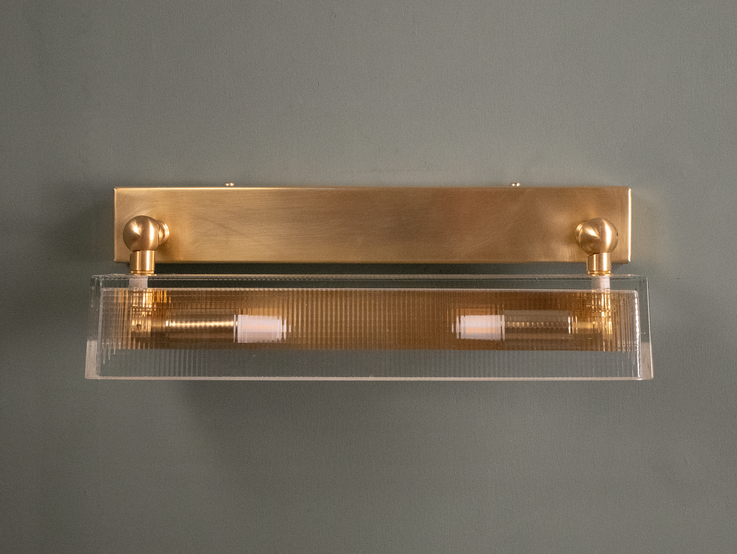 heath wall light off.png