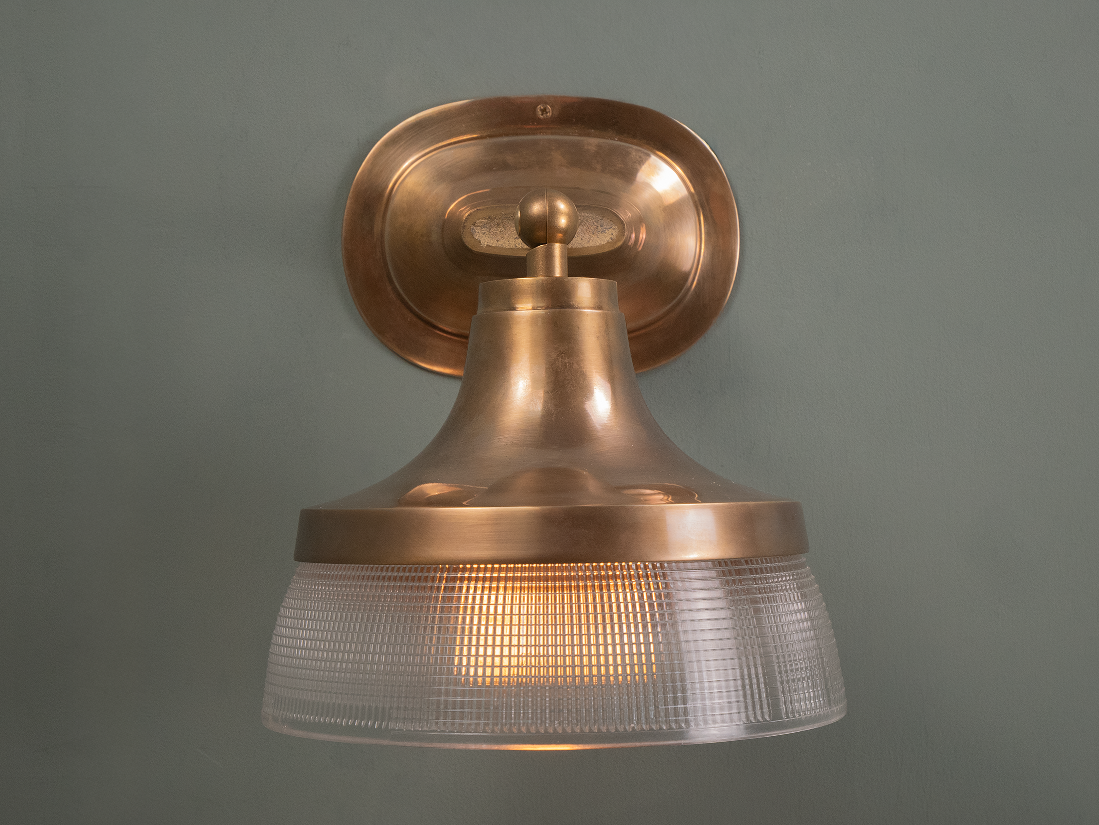 Hanby wall light on.png