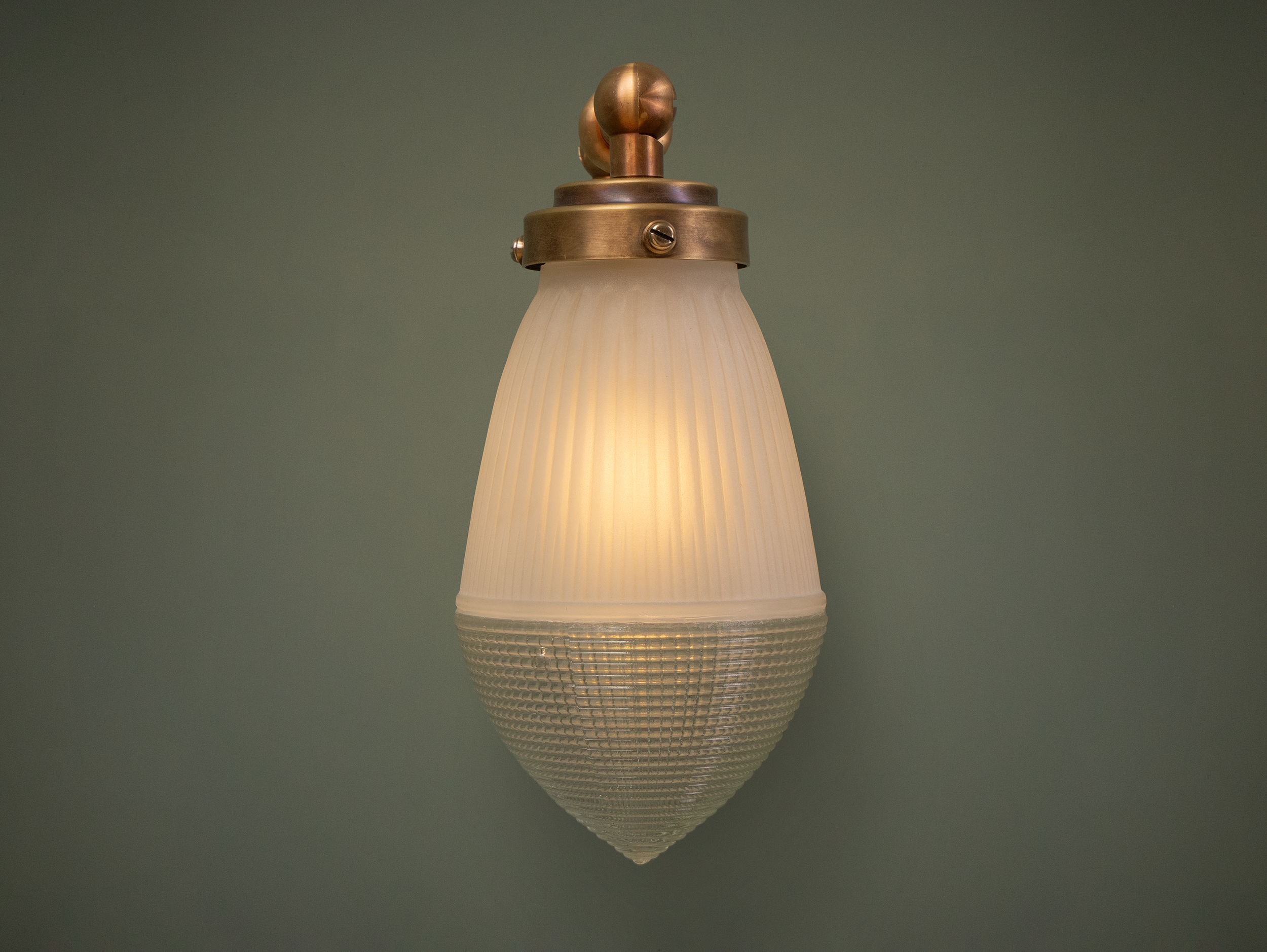 rourke wall light on.png