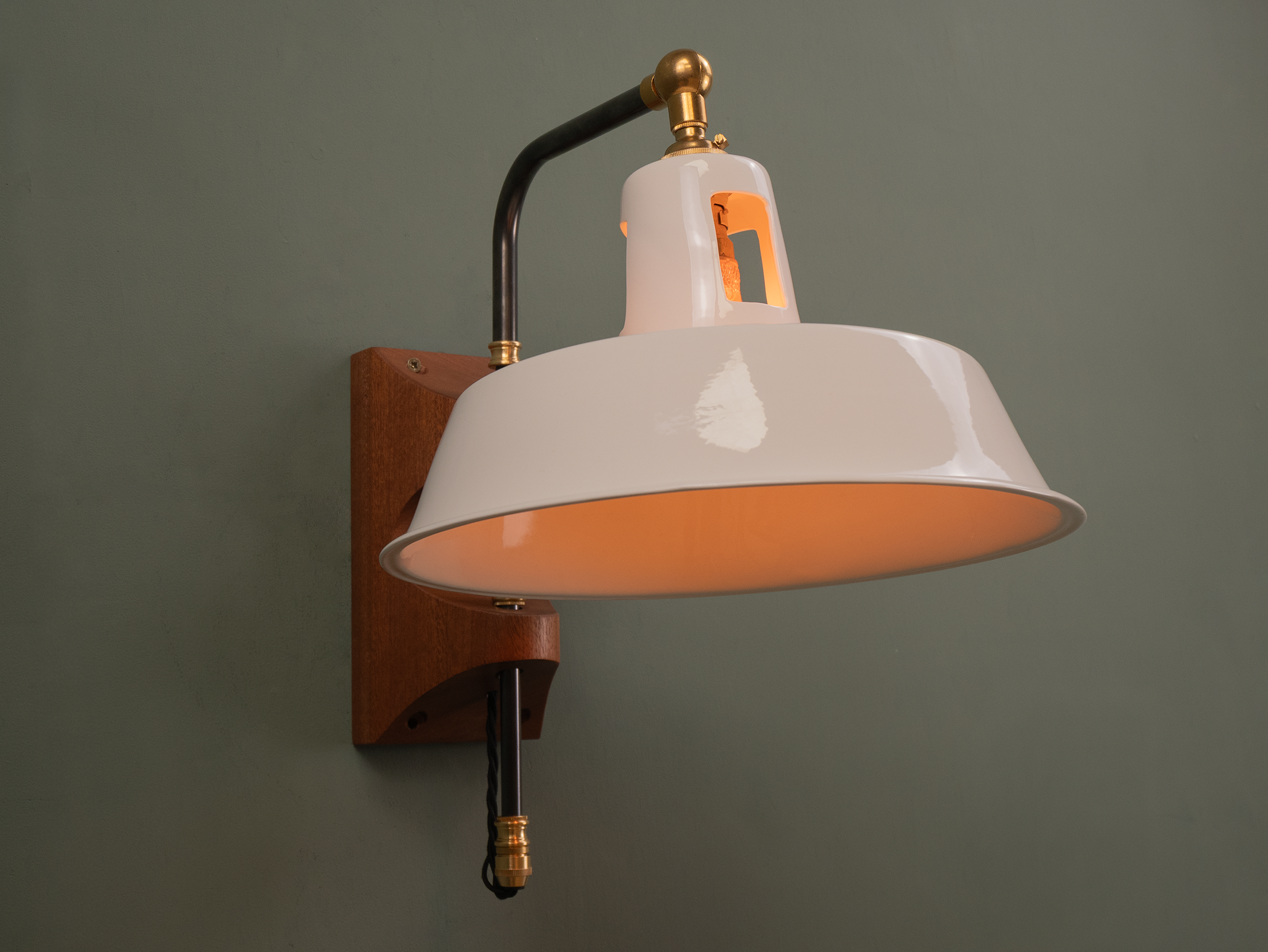 Wrackham wall light up.png