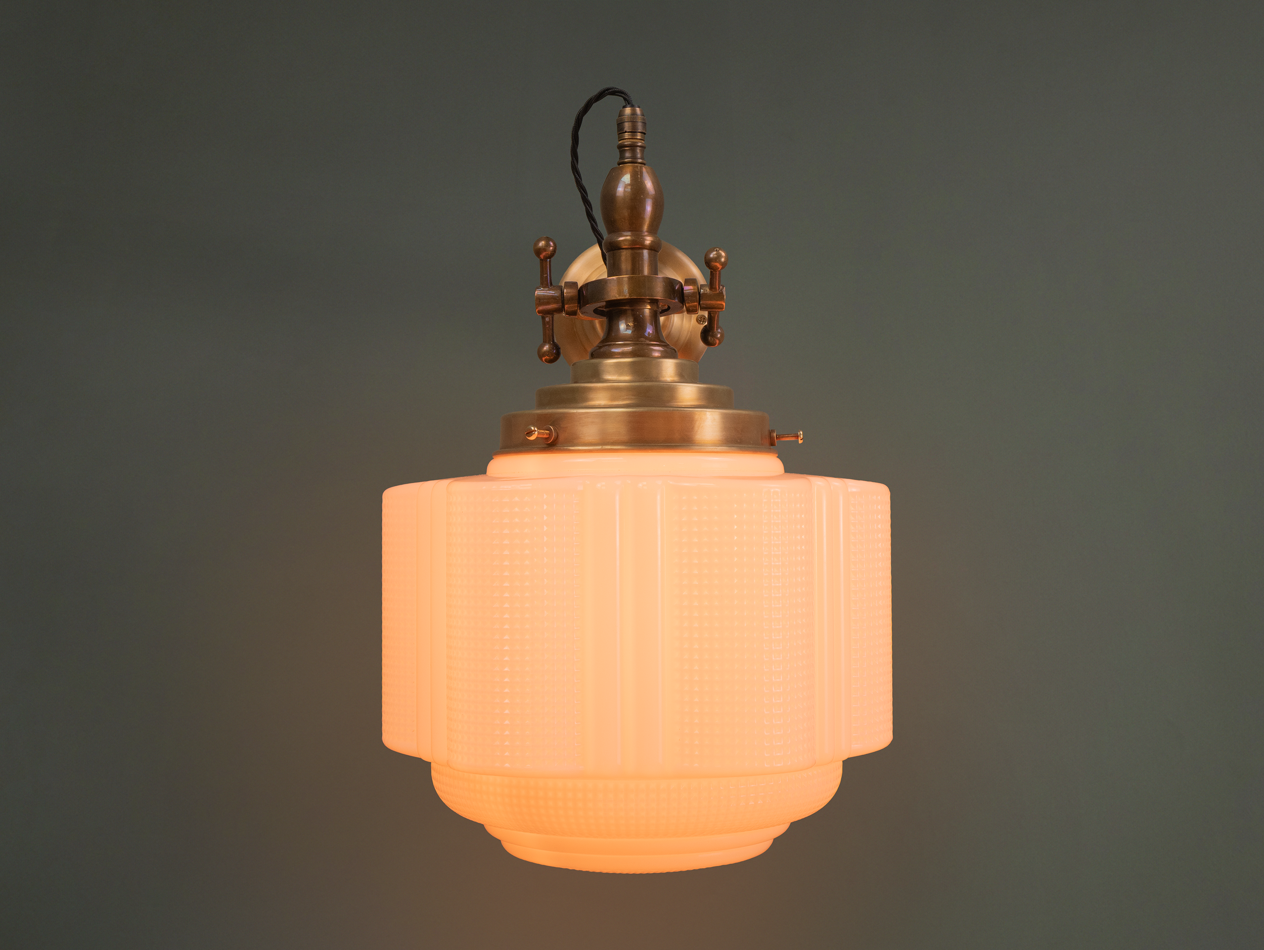 Budapest wall light opal on.png