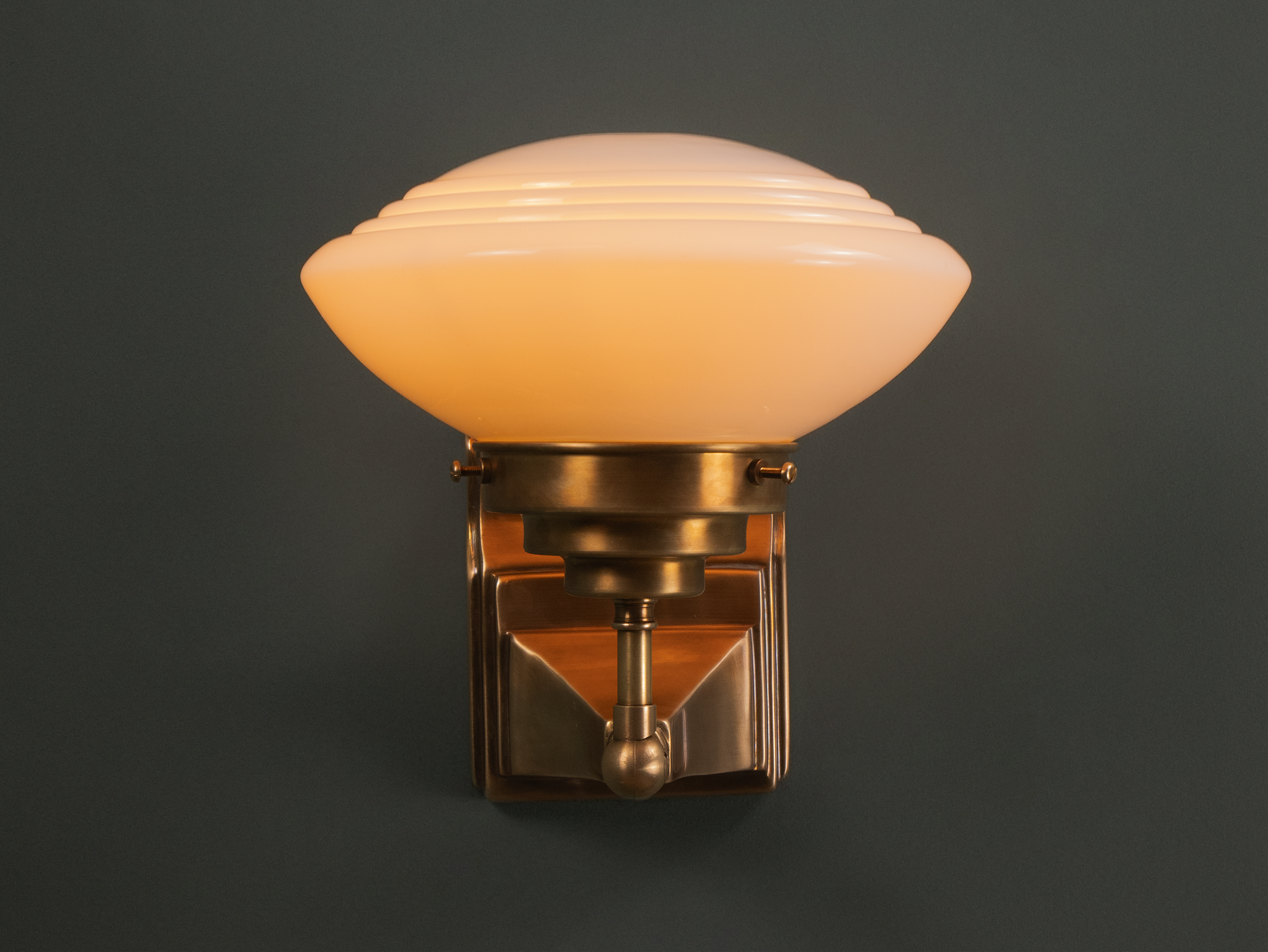 Monkton wall light on.png