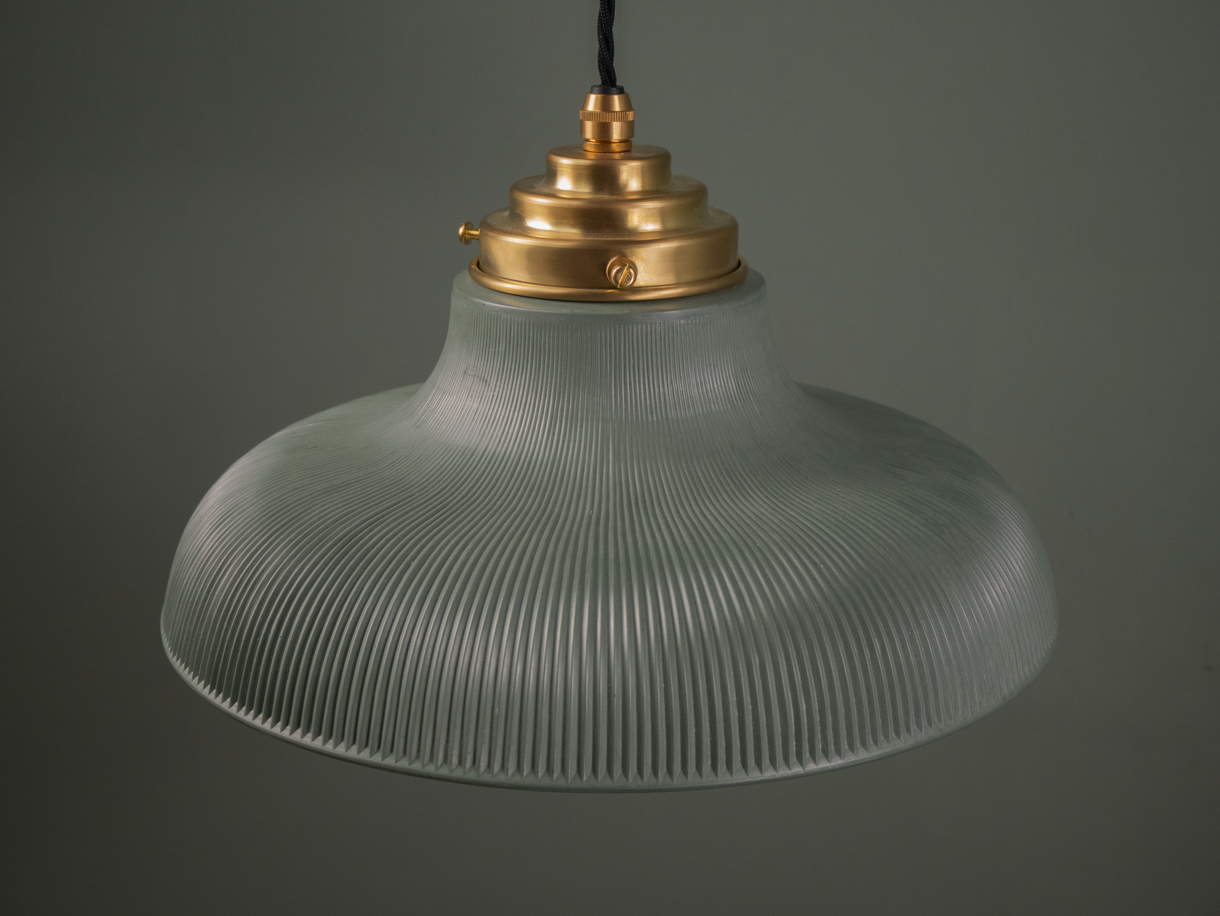 Reeded Pendant Green Smoke down.png