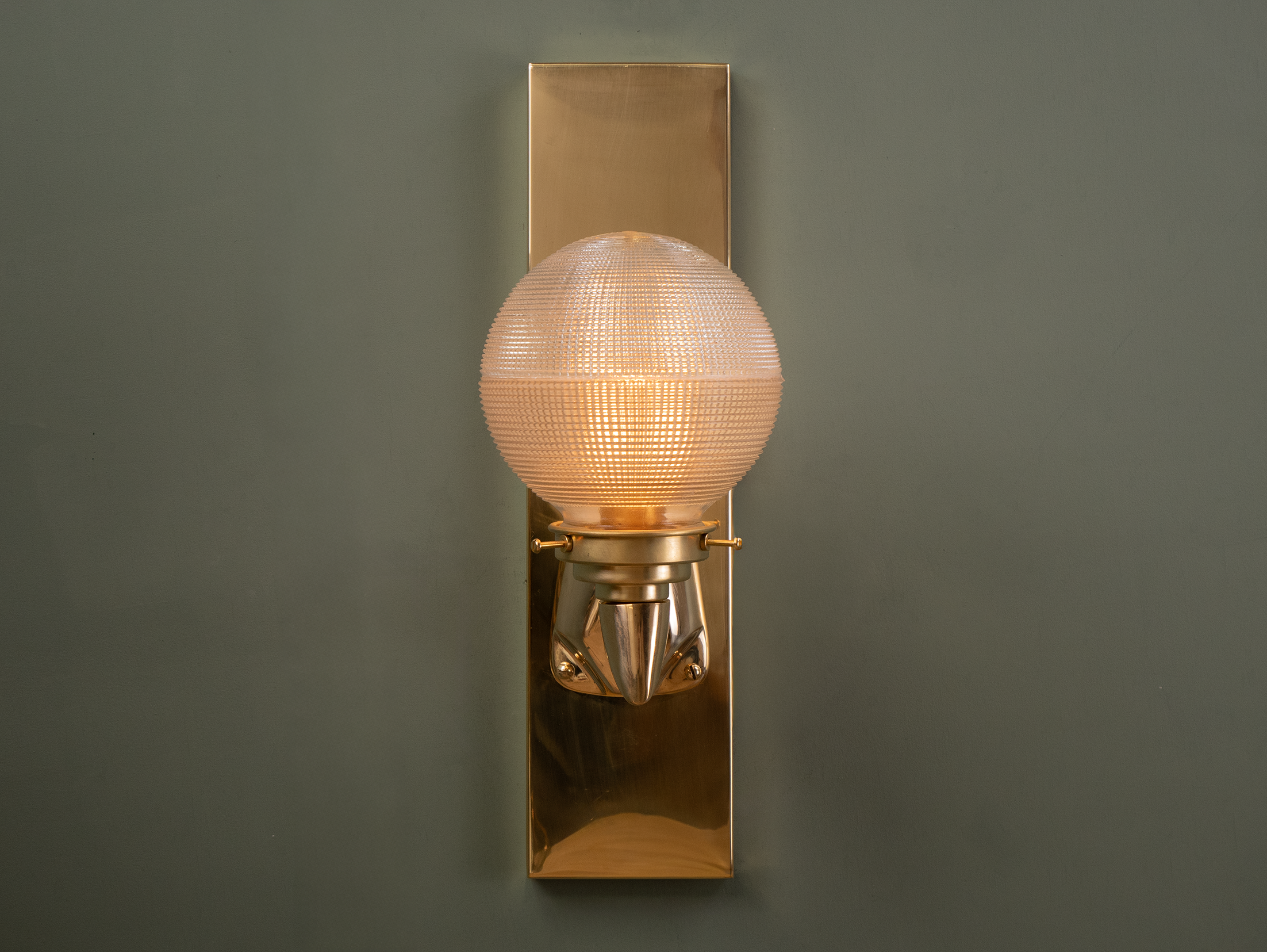 Stowe wall light on.png