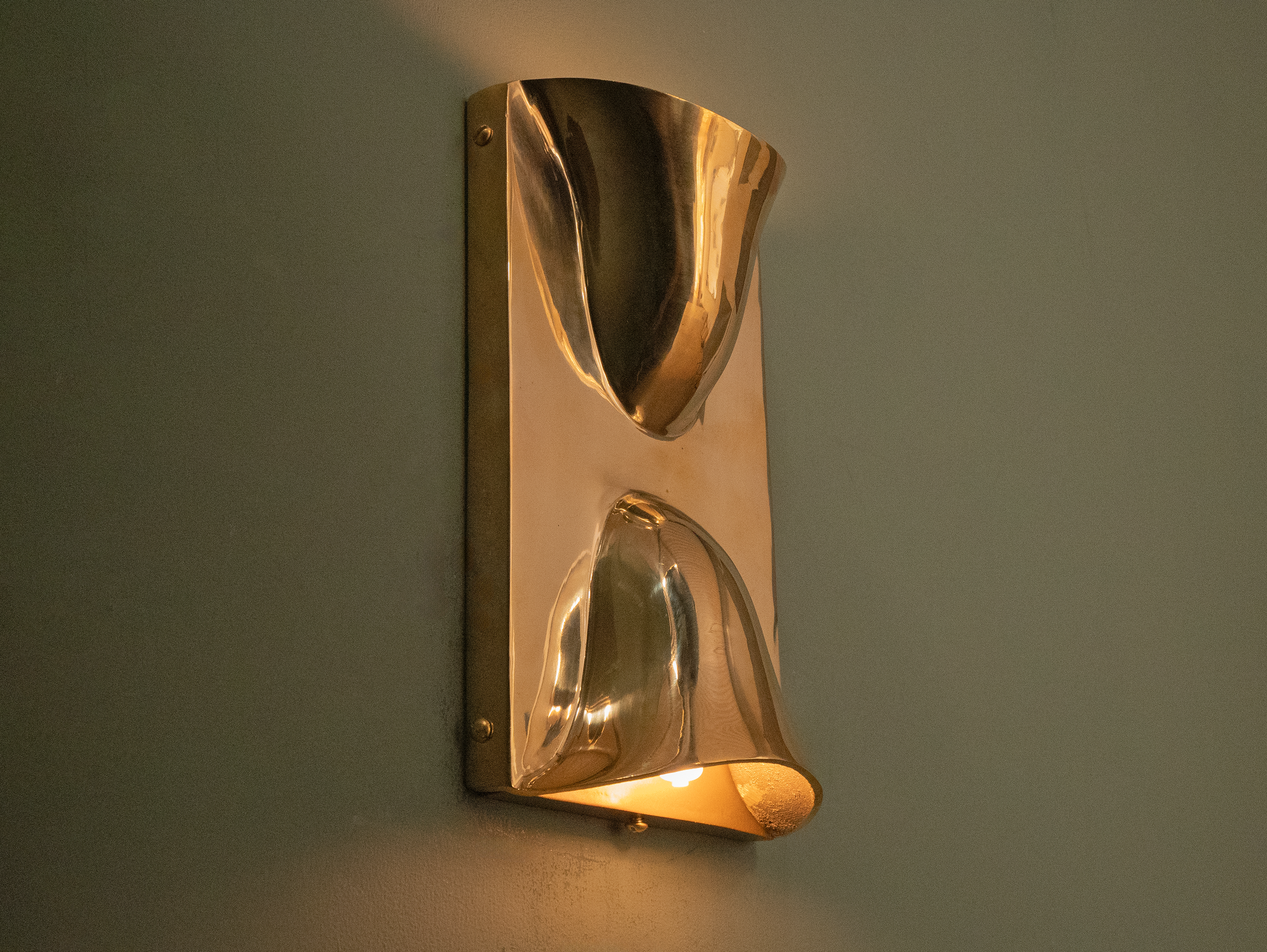 monserrat wall light up.png