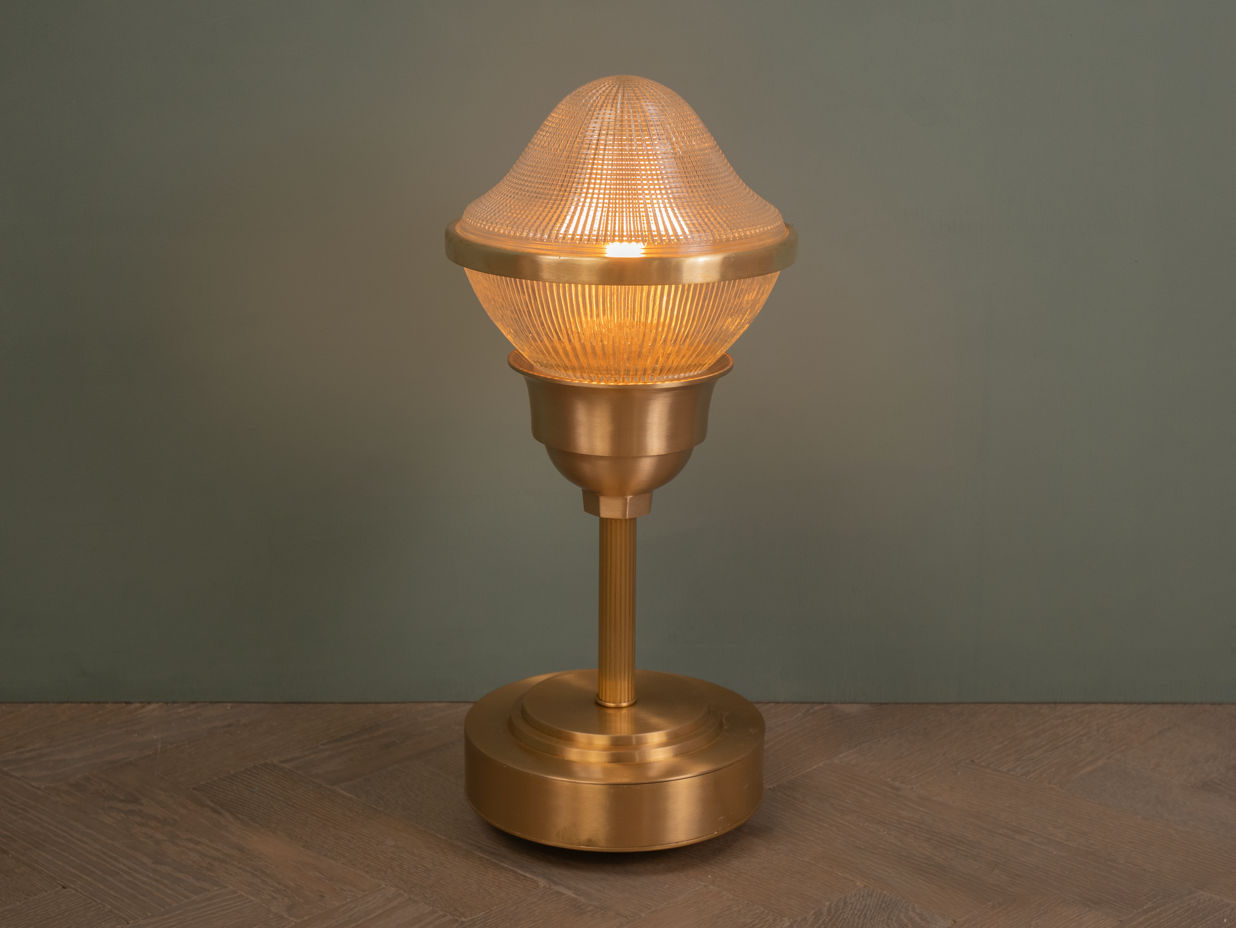 allerton desk lamp on.png