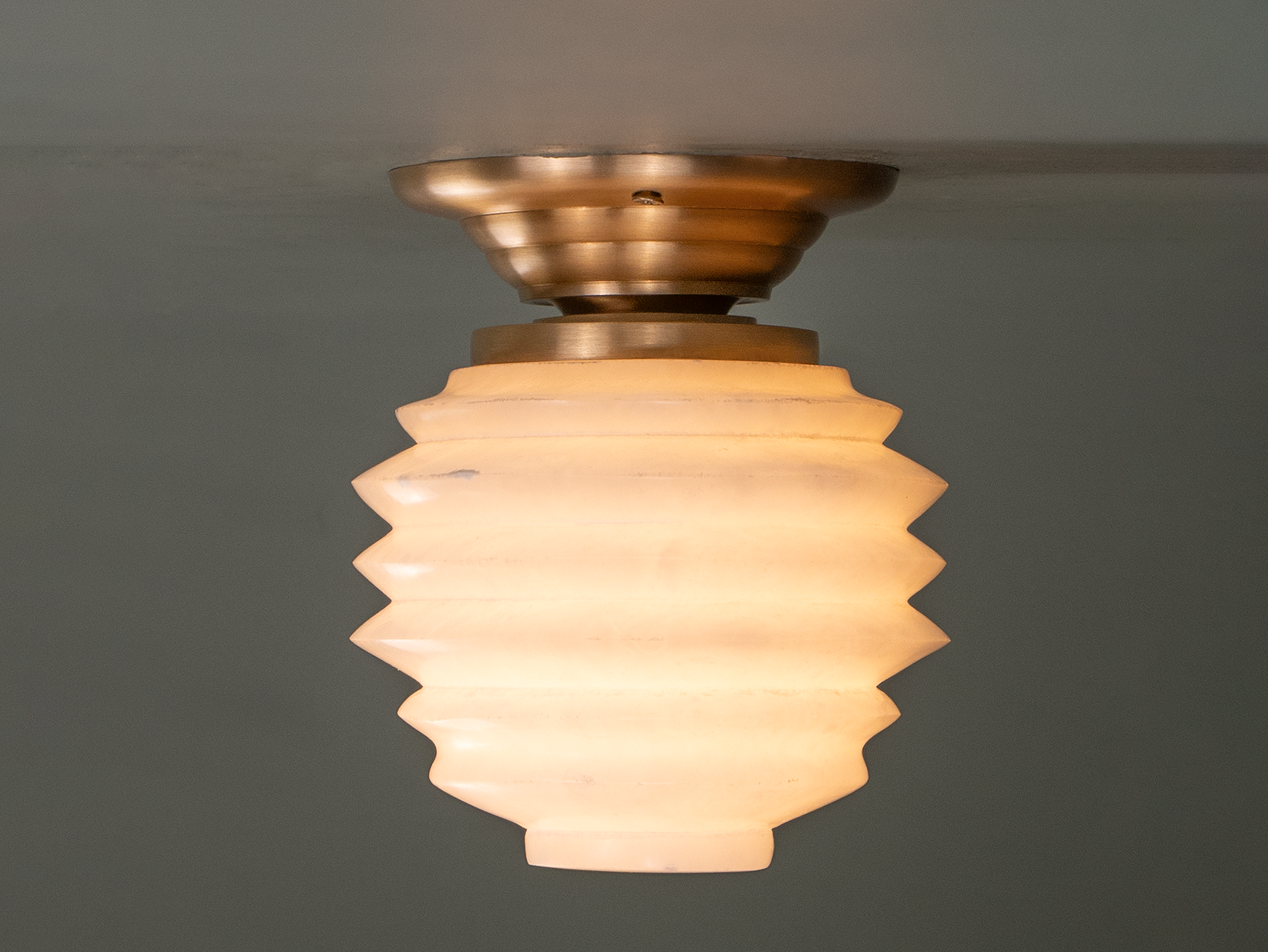 Amaro ceiling light side.png