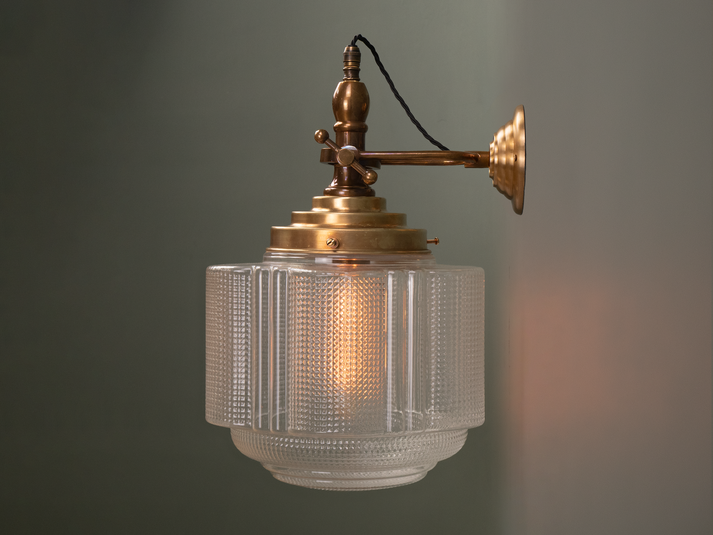 Budapest wall light clear side.png