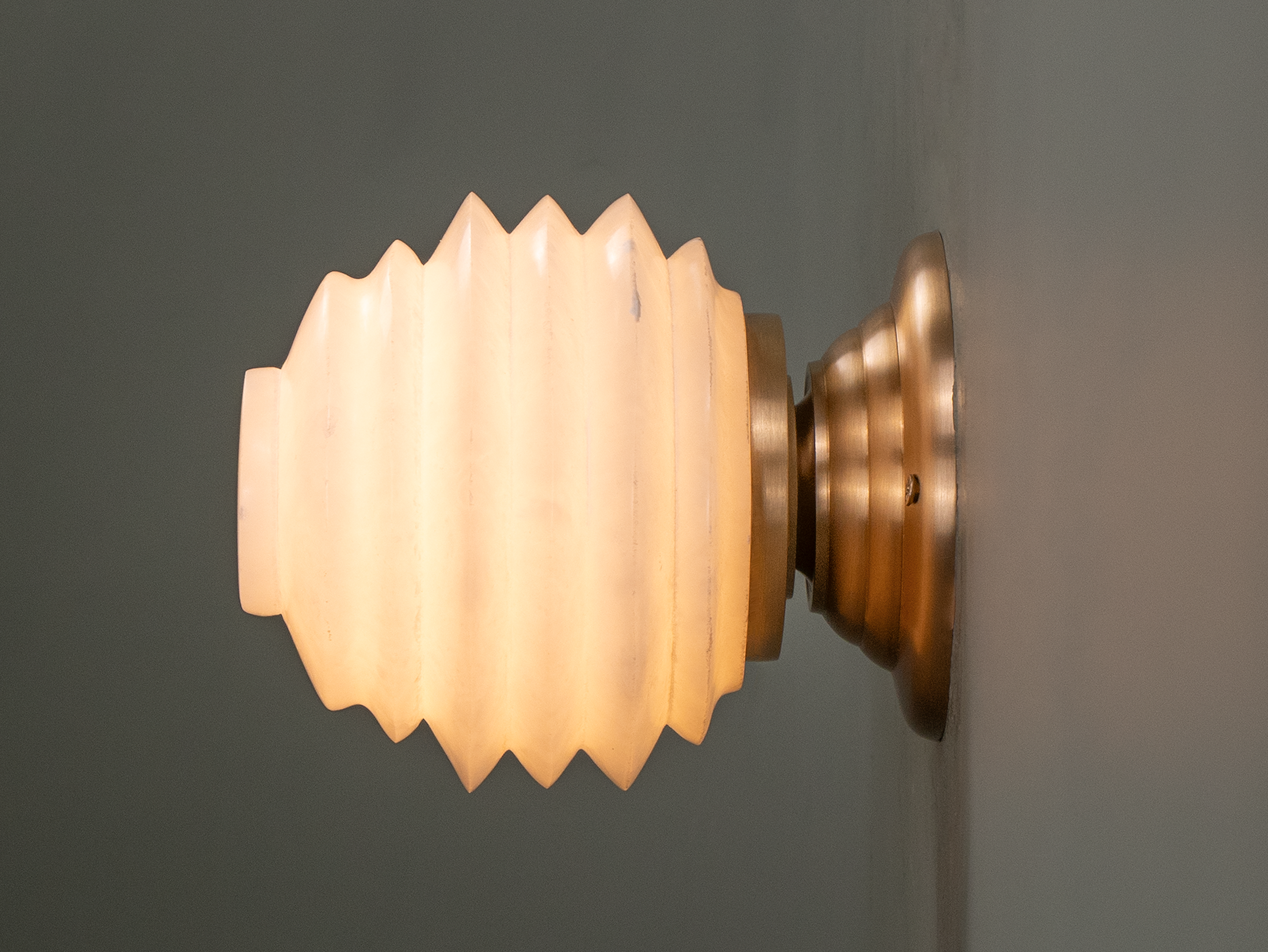 Amaro wall light side.png