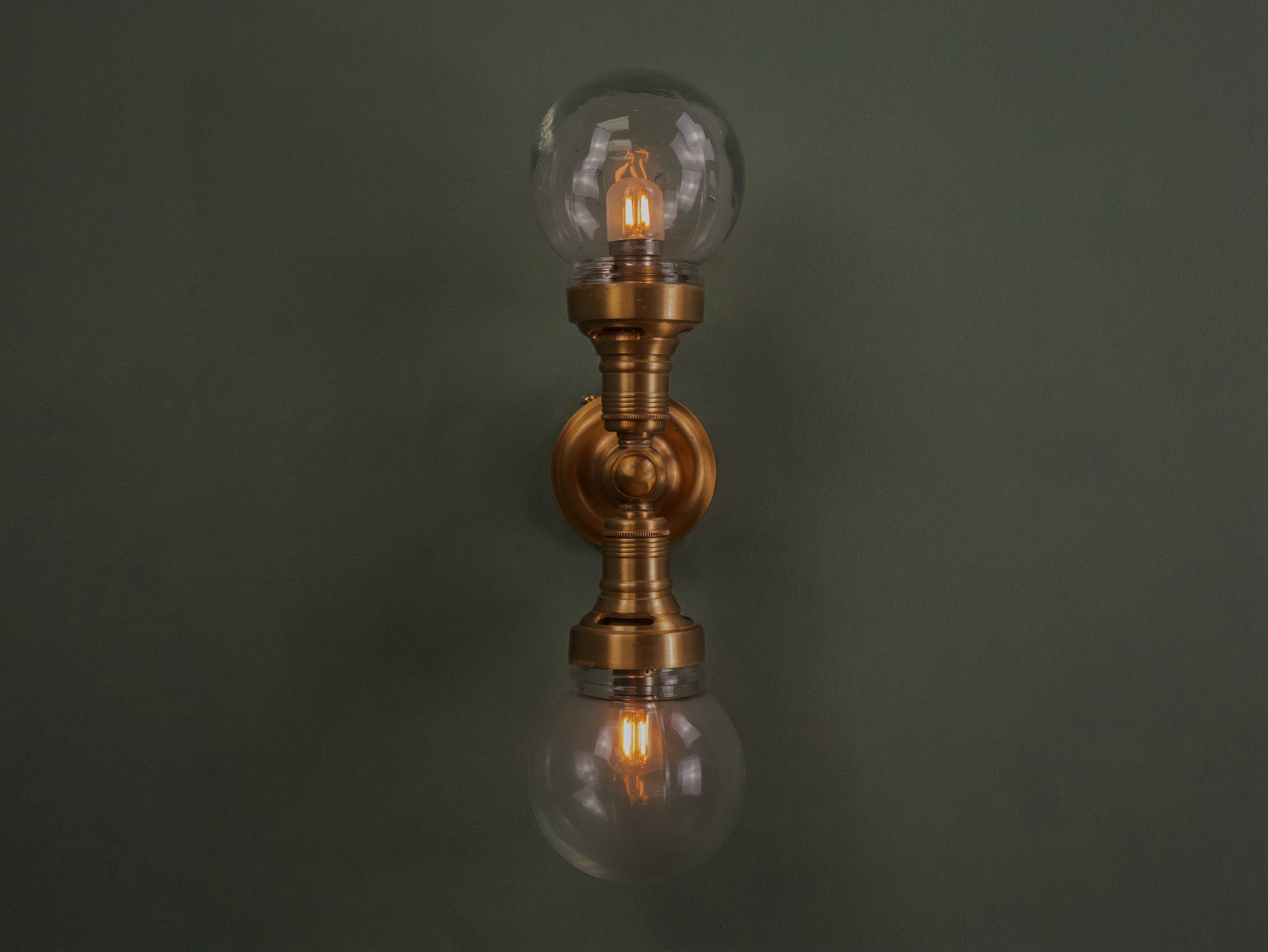 Marleigh wall light on.png