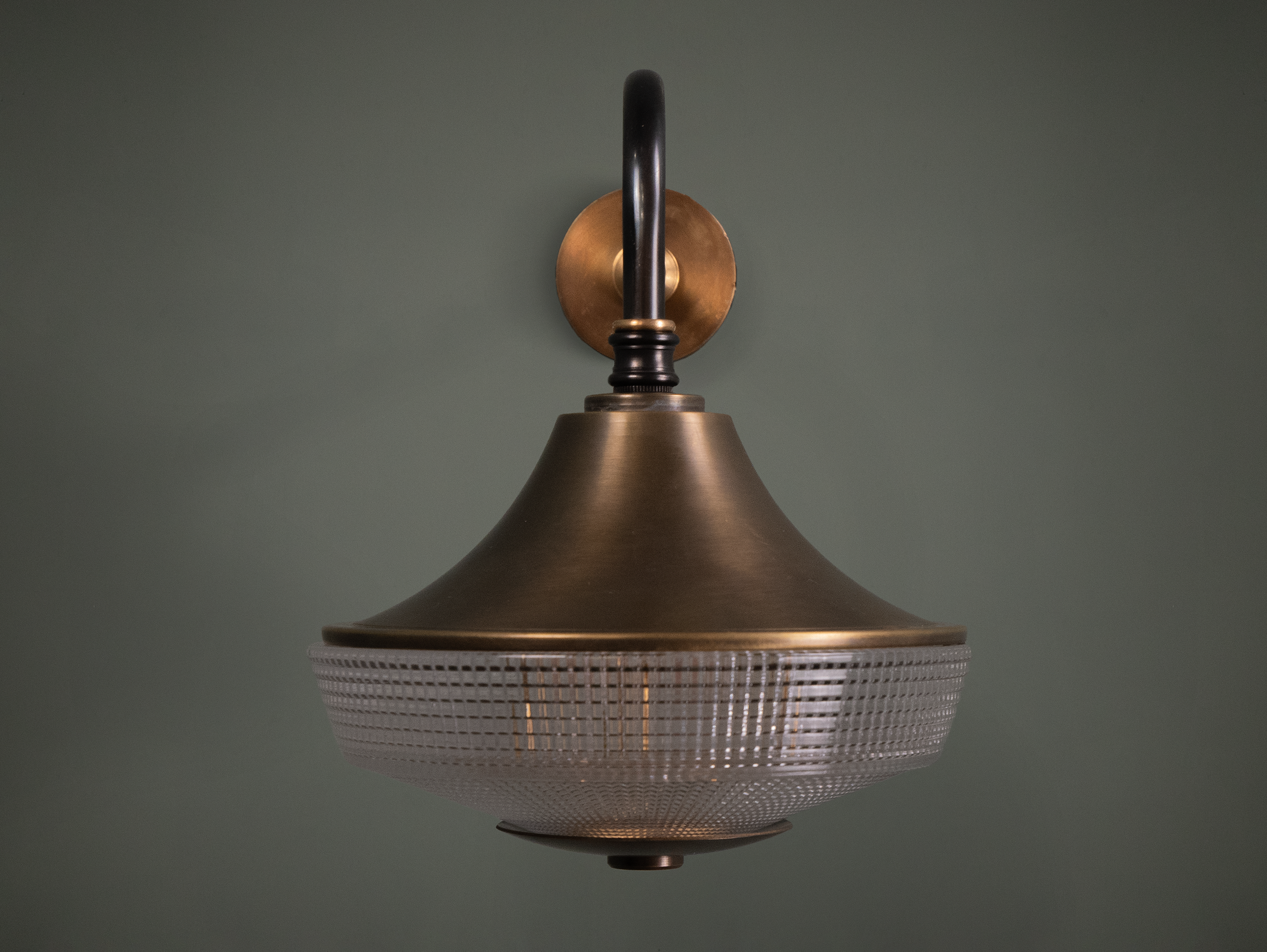 canterbury wall light off.png