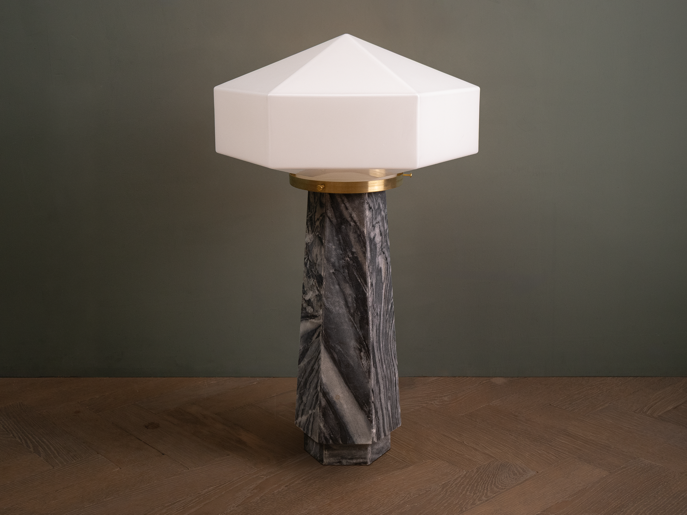 Seamore bar lamp black carrara off.png