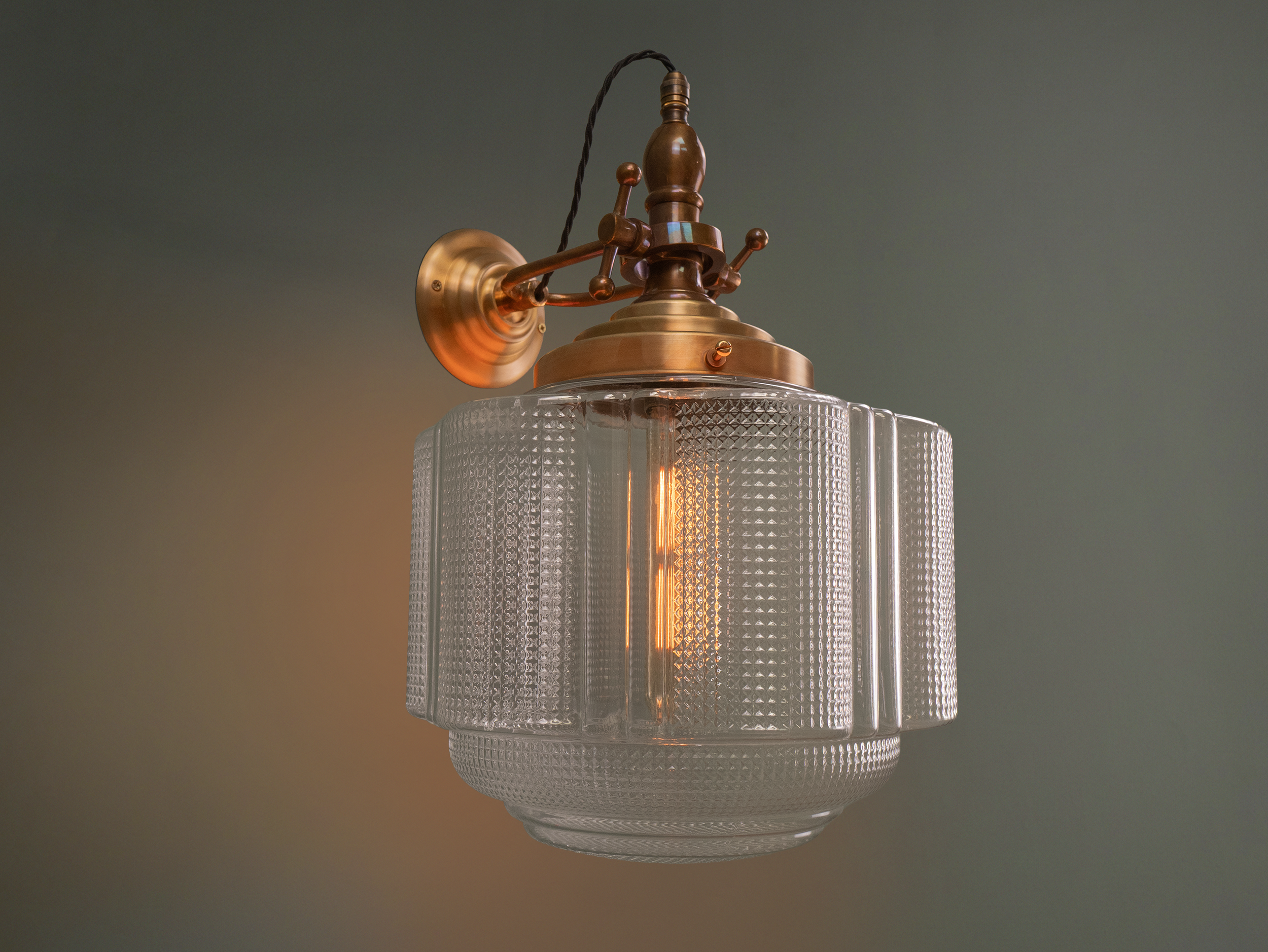 Budapest wall light clear up.png