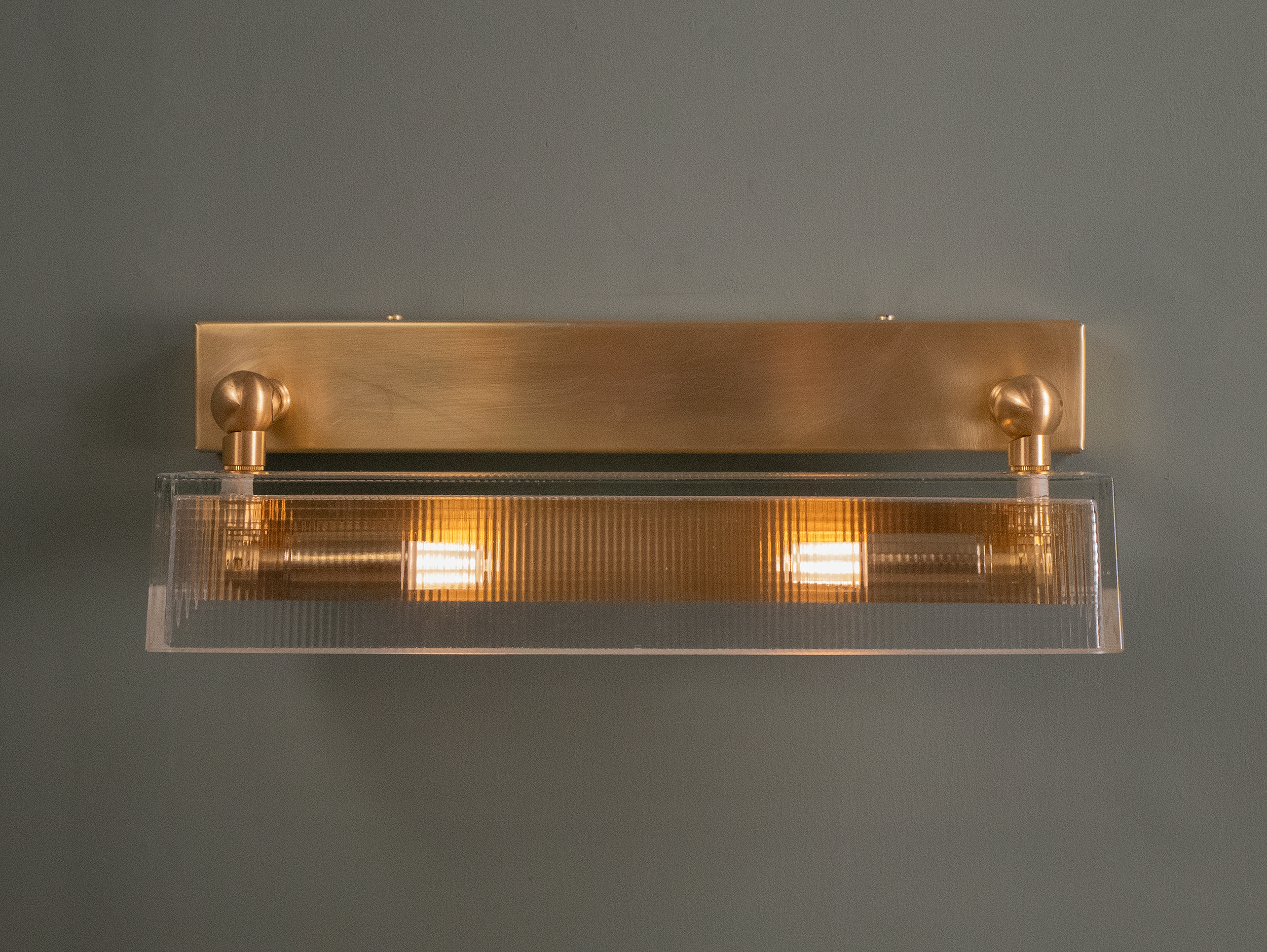heath wall light on.png
