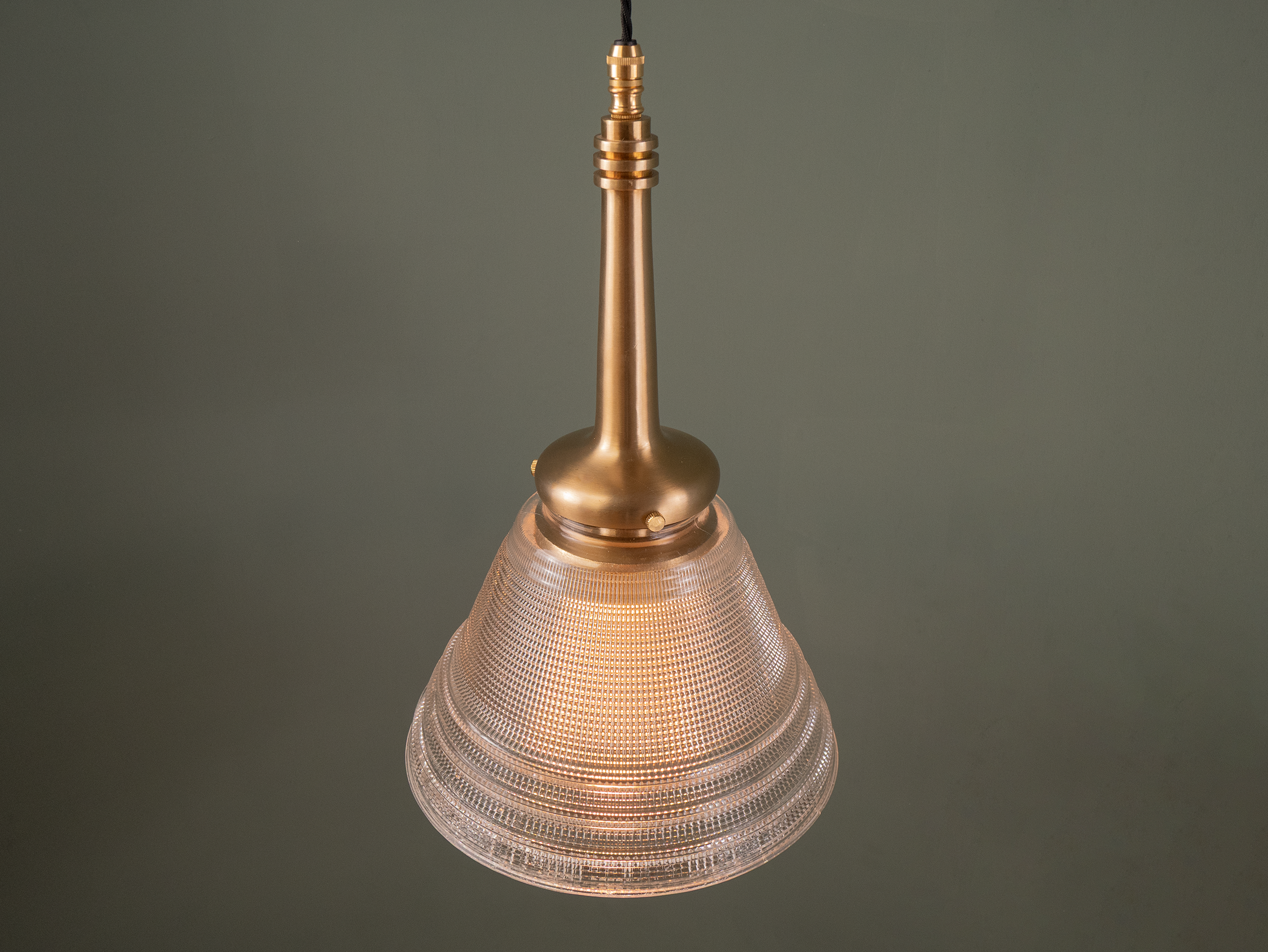 Vaughn pendant down.png