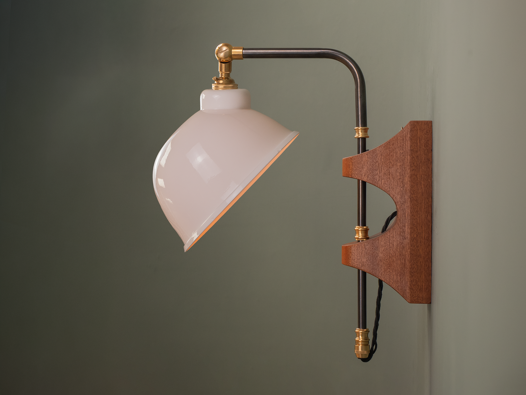 Fairidge wall light side 2.png