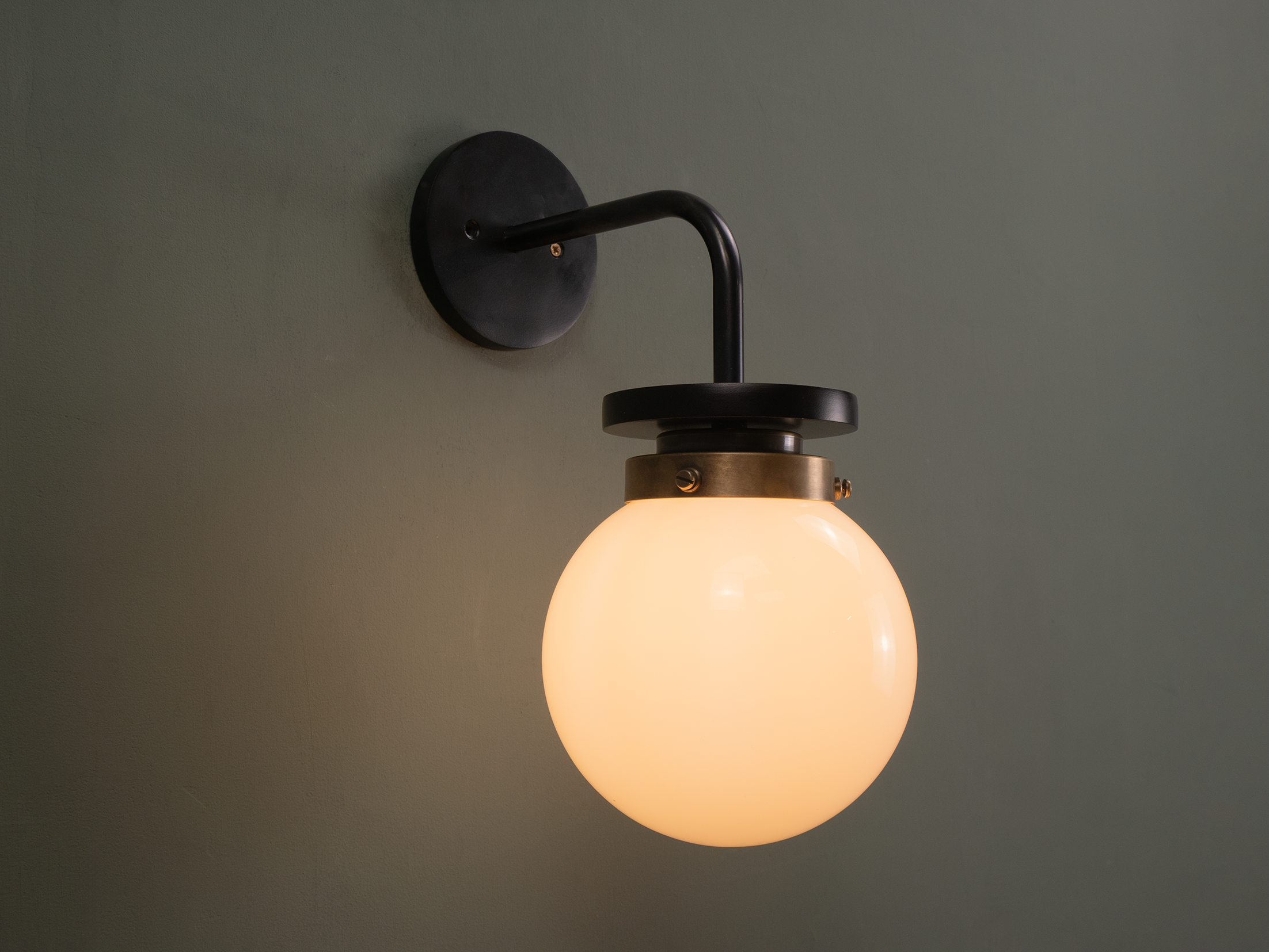 shaw wall light angle.png