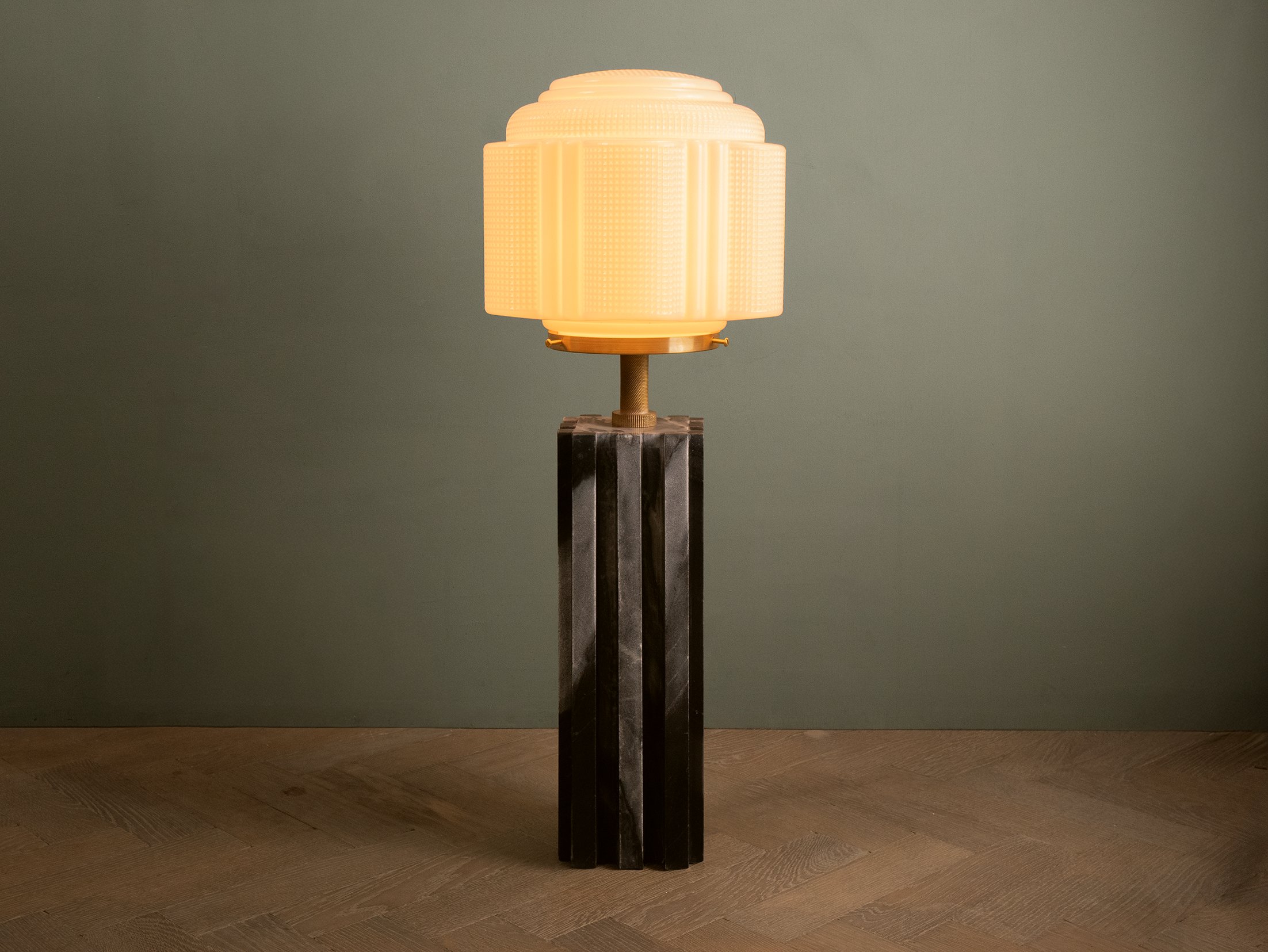 Havelock bar lamp black carrara on.png