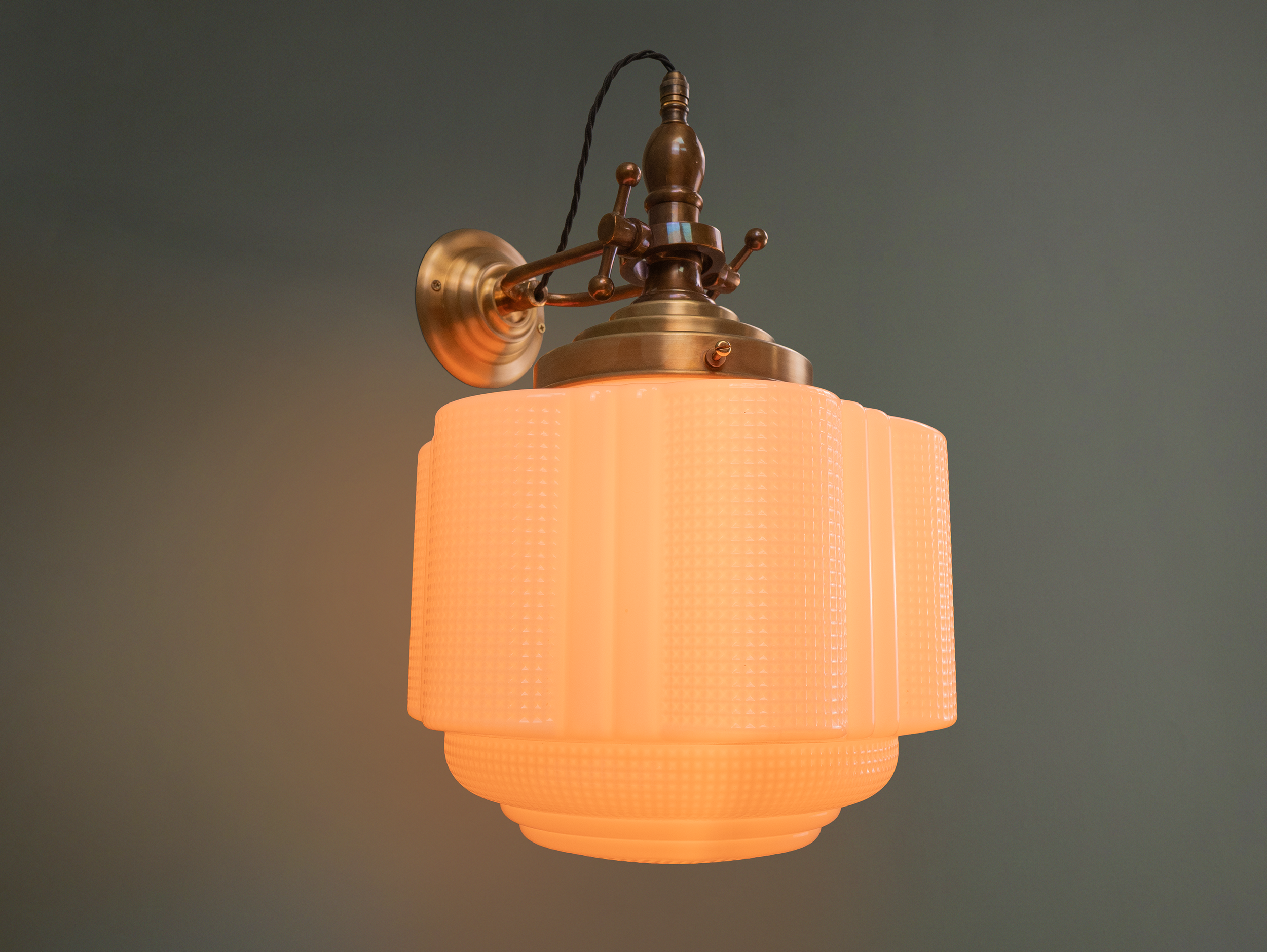 Budapest wall light opal up.png