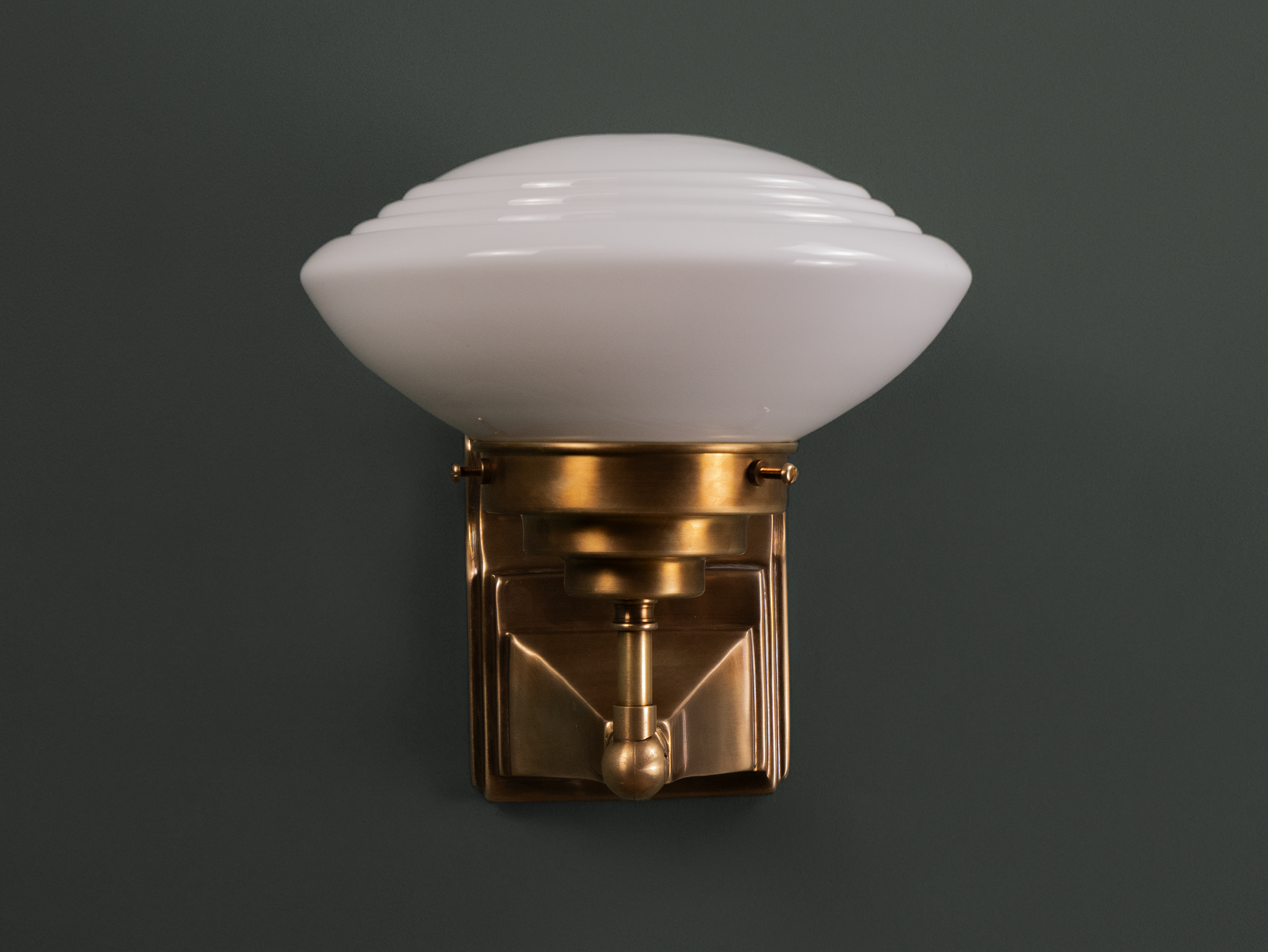 Monkton wall light off.png