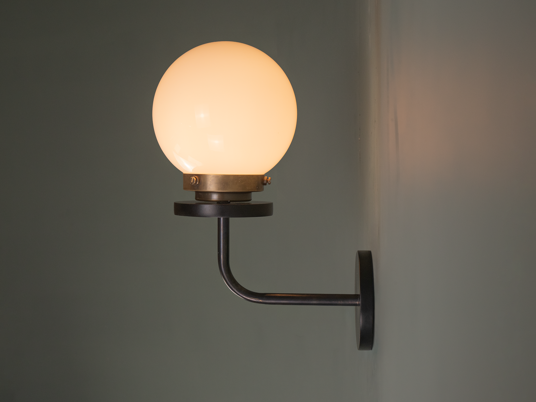 shaw wall light up side.png