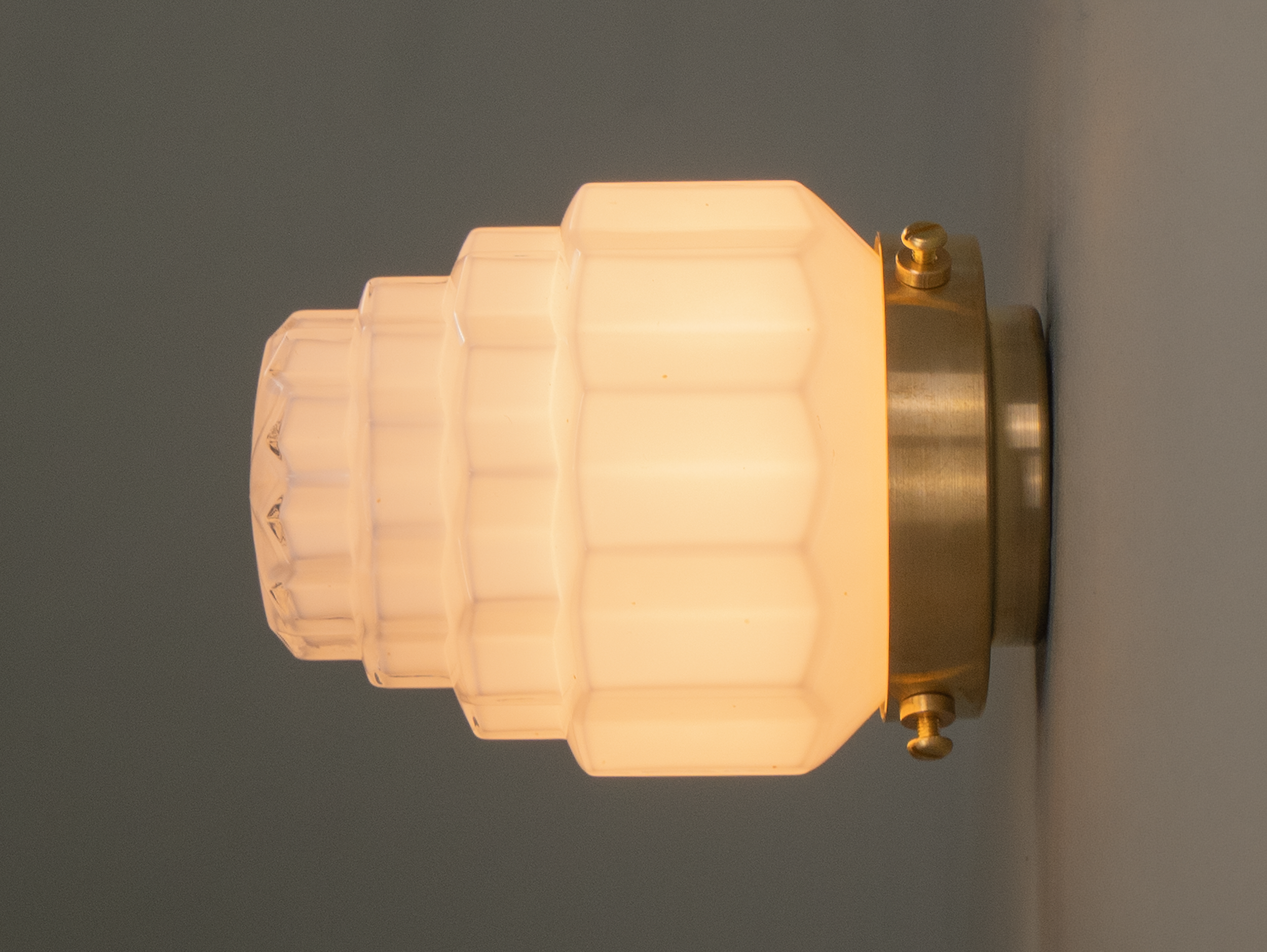 pembury wall light side.png