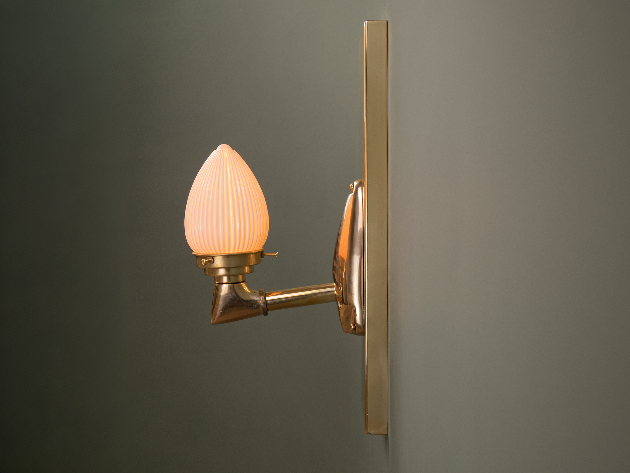 Miramar wall light side.png