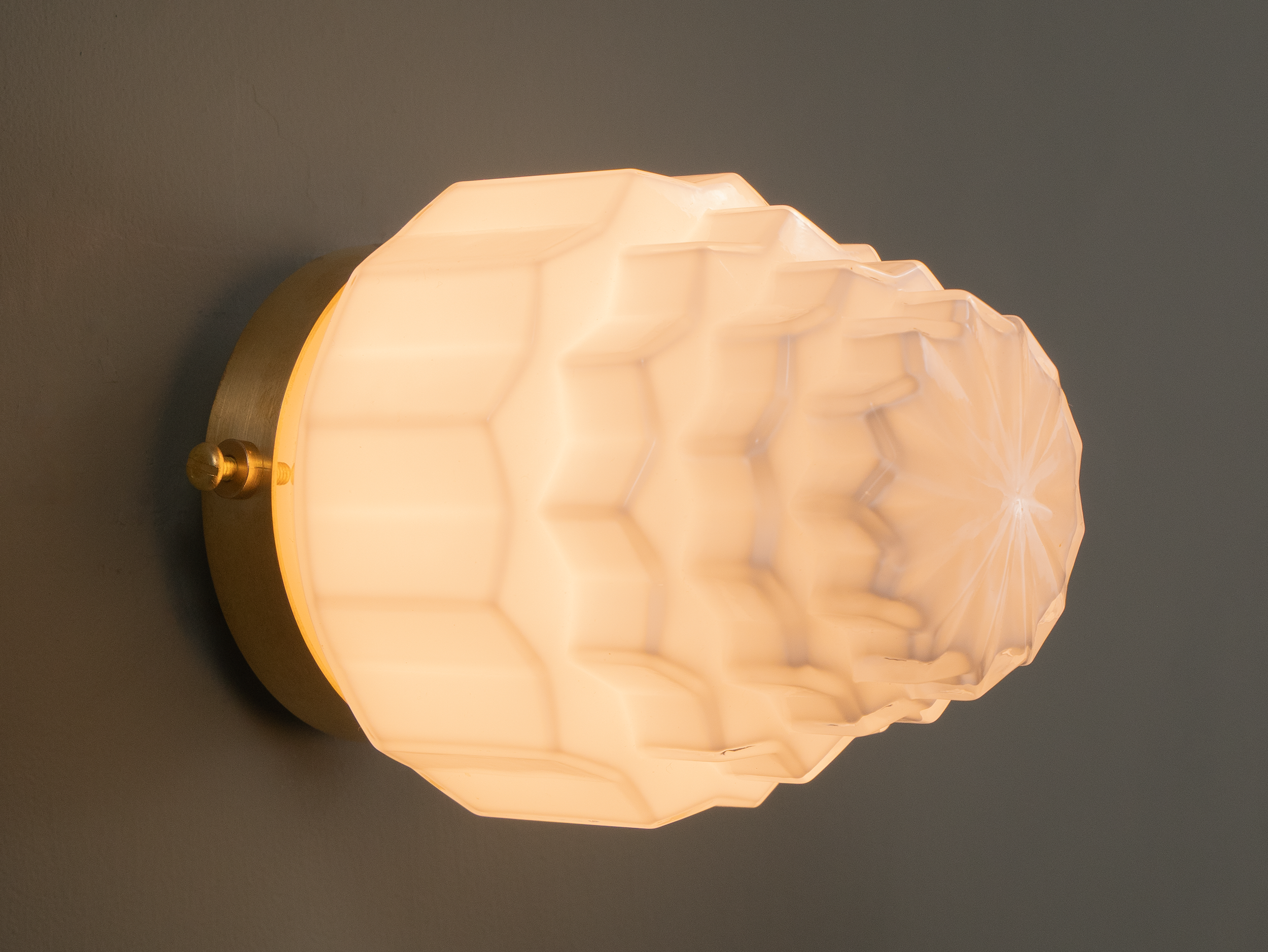 pembury wall light angle.png