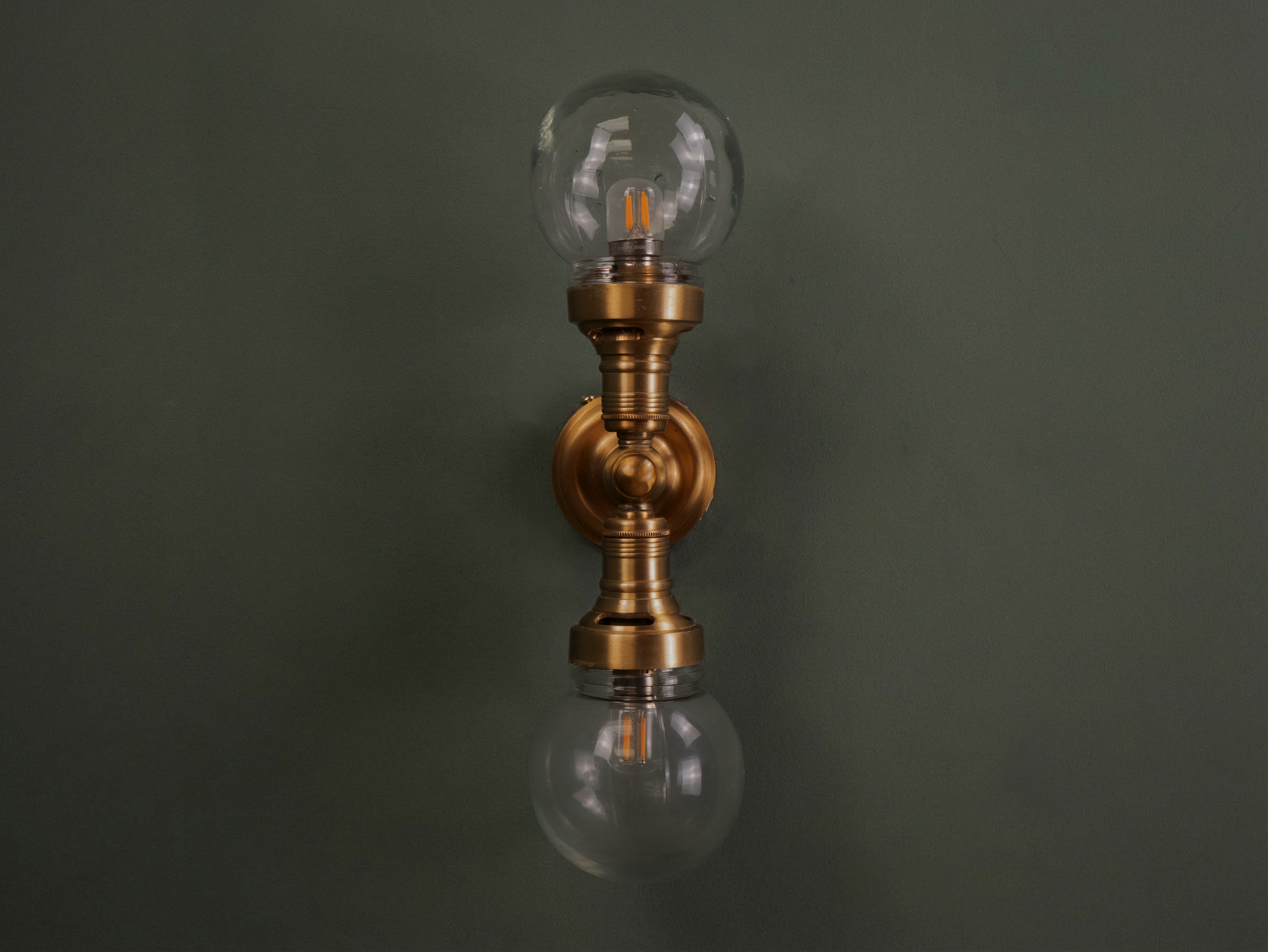 Marleigh wall light off.png