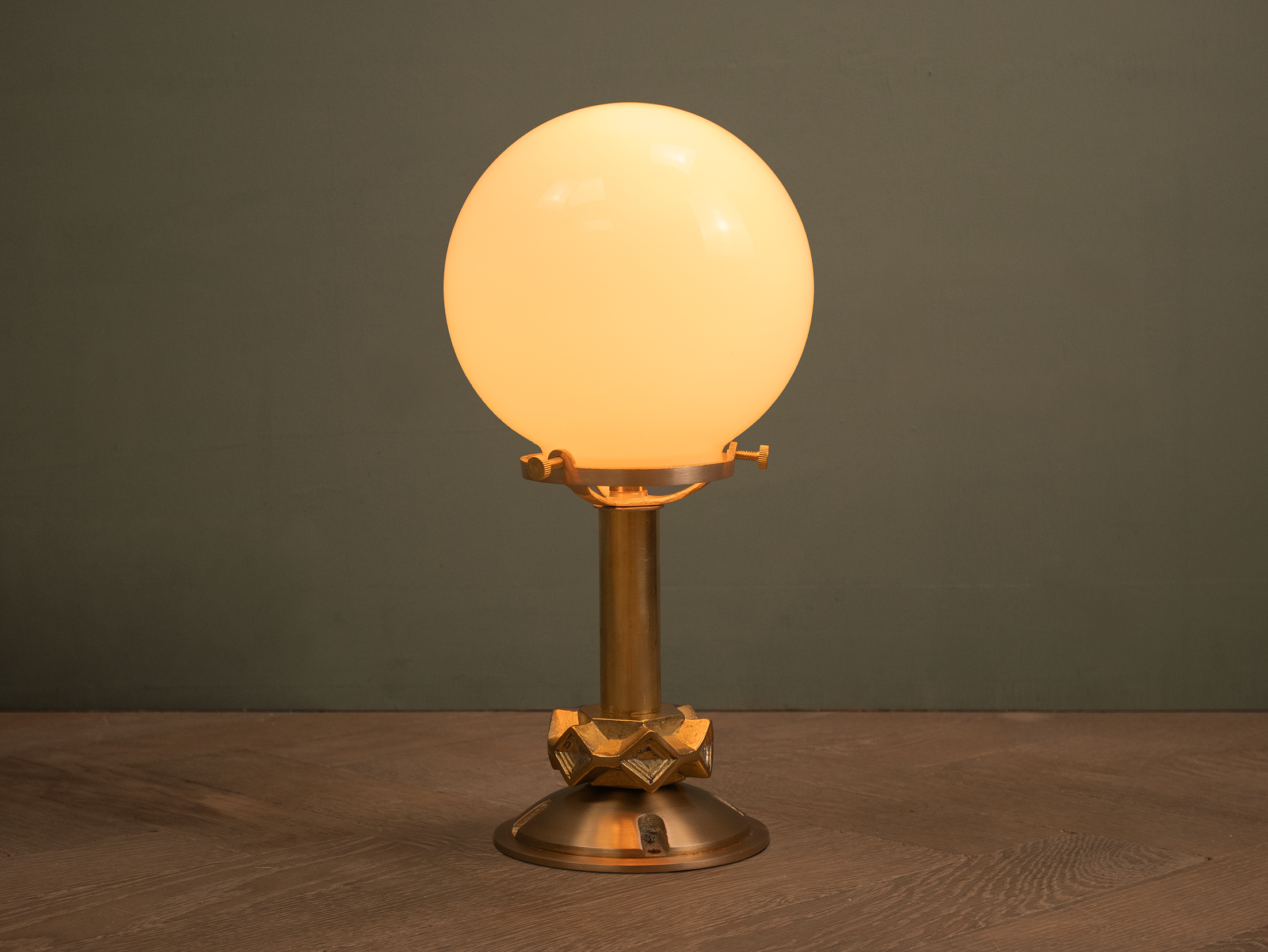 Salerno bar lamp on.png